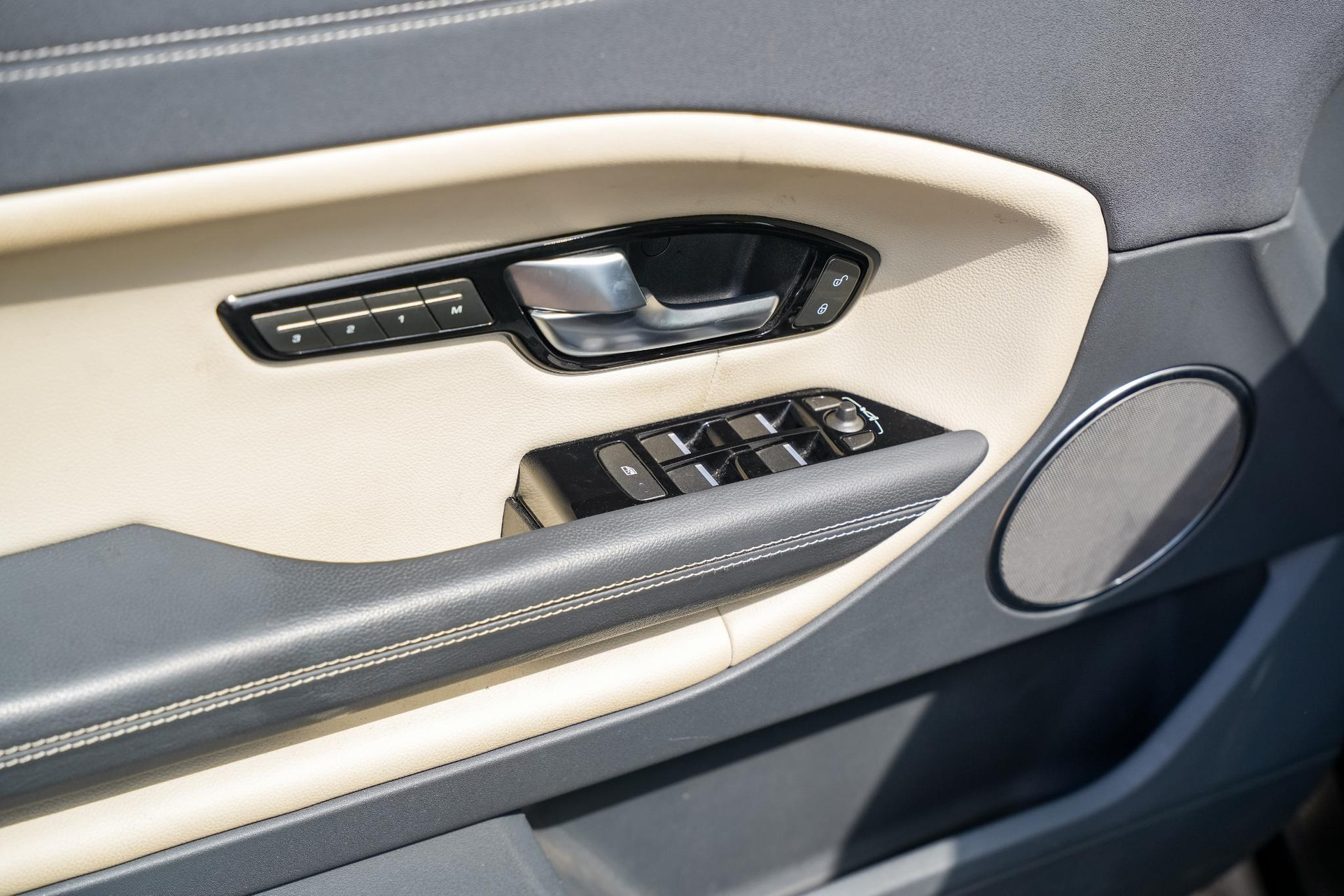 Land Rover Range Rover Evoque 2.0 Si4 SE Dynamic 2016 AINTREE GREEN 14