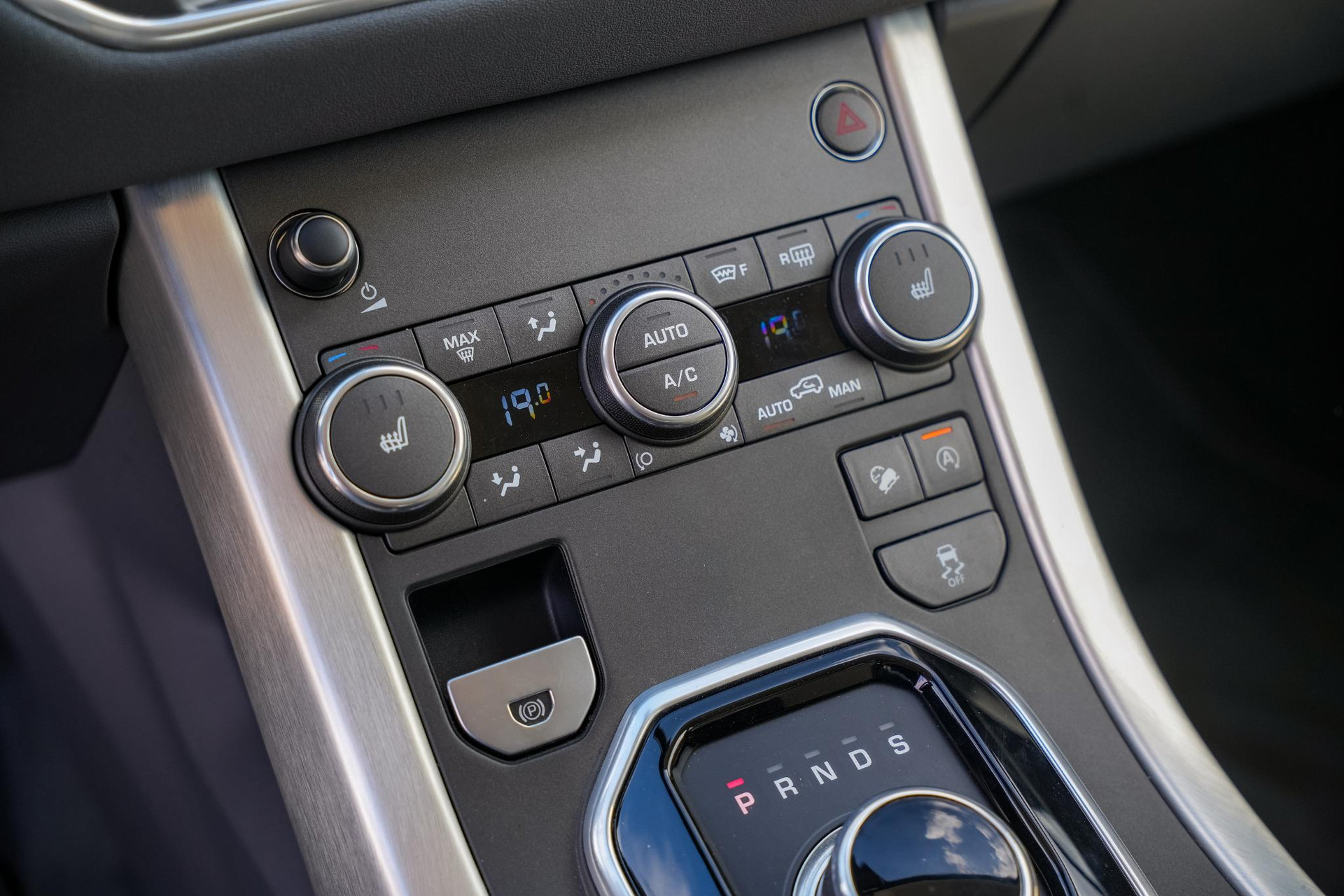 Land Rover Range Rover Evoque 2.0 Si4 SE Dynamic 2016 AINTREE GREEN 16