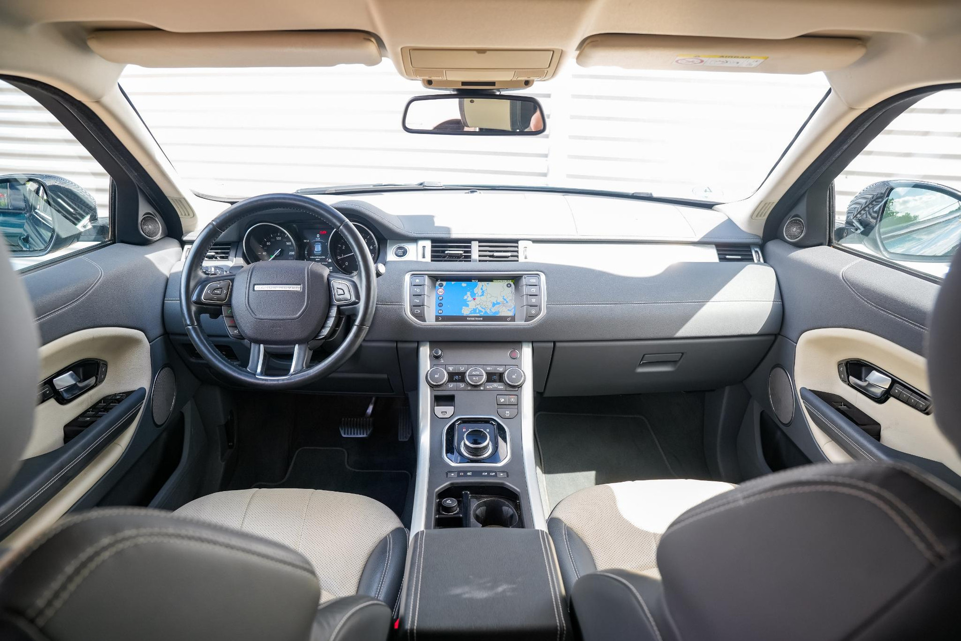 Land Rover Range Rover Evoque 2.0 Si4 SE Dynamic 2016 AINTREE GREEN 2