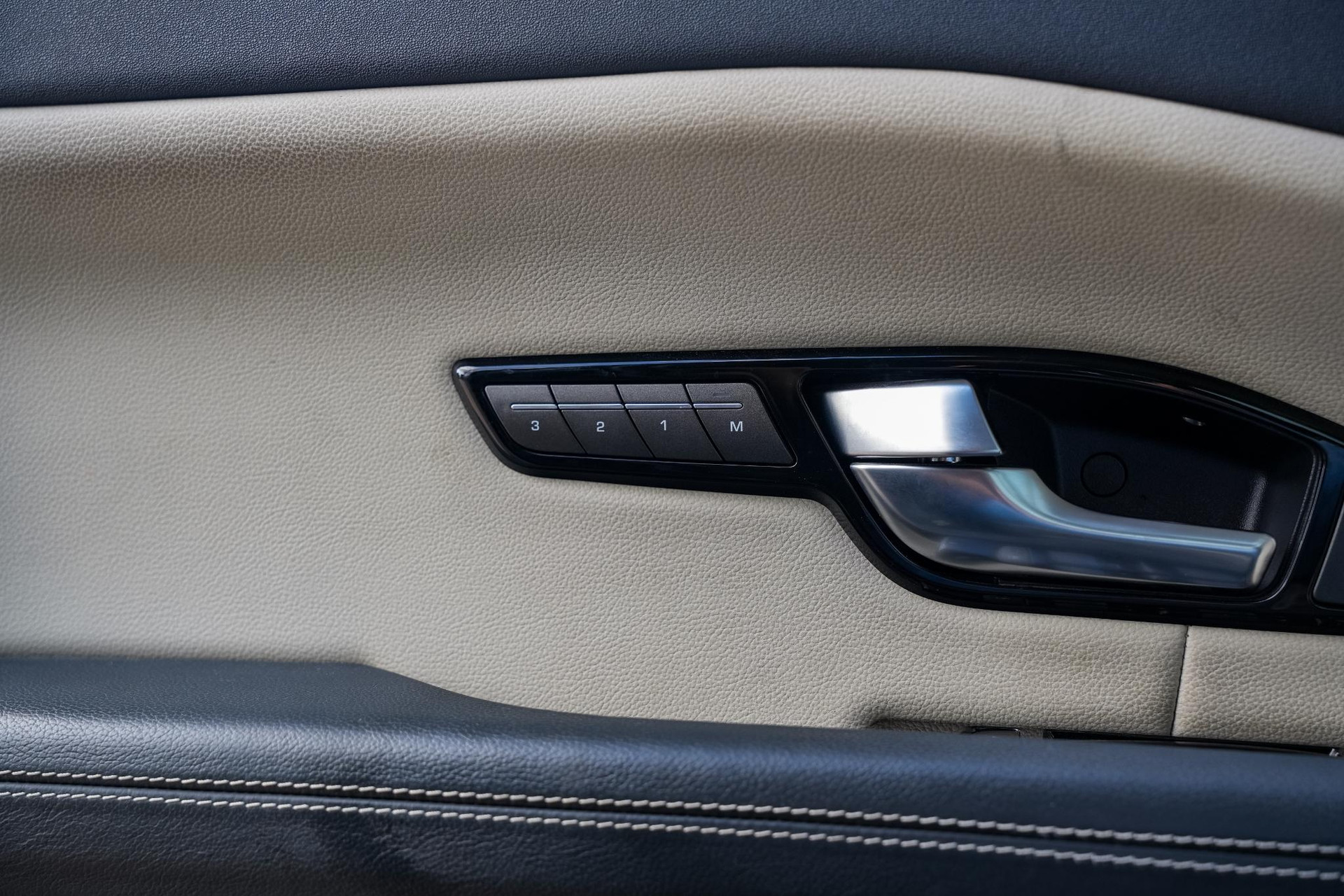 Land Rover Range Rover Evoque 2.0 Si4 SE Dynamic 2016 AINTREE GREEN 23