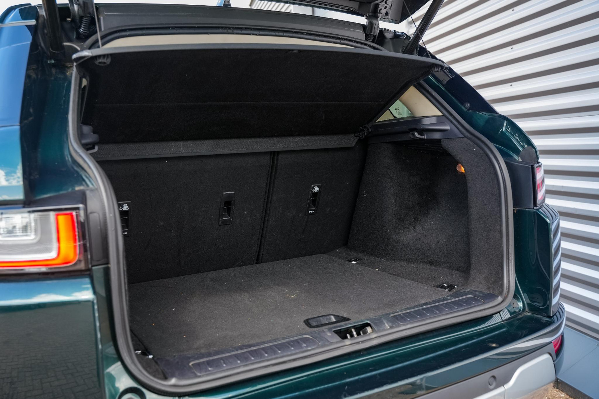 Land Rover Range Rover Evoque 2.0 Si4 SE Dynamic 2016 AINTREE GREEN 26