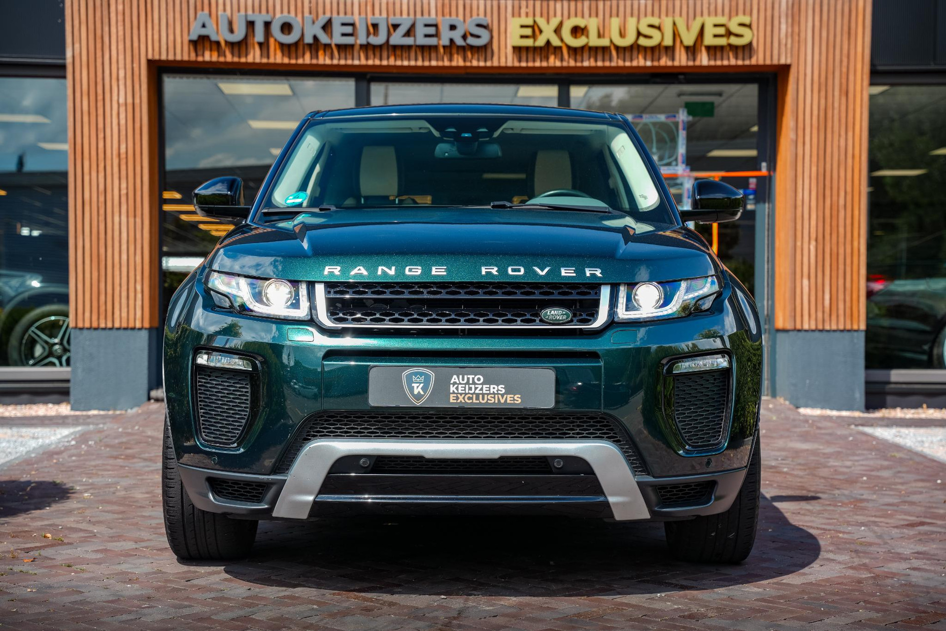 Land Rover Range Rover Evoque 2.0 Si4 SE Dynamic 2016 AINTREE GREEN 3