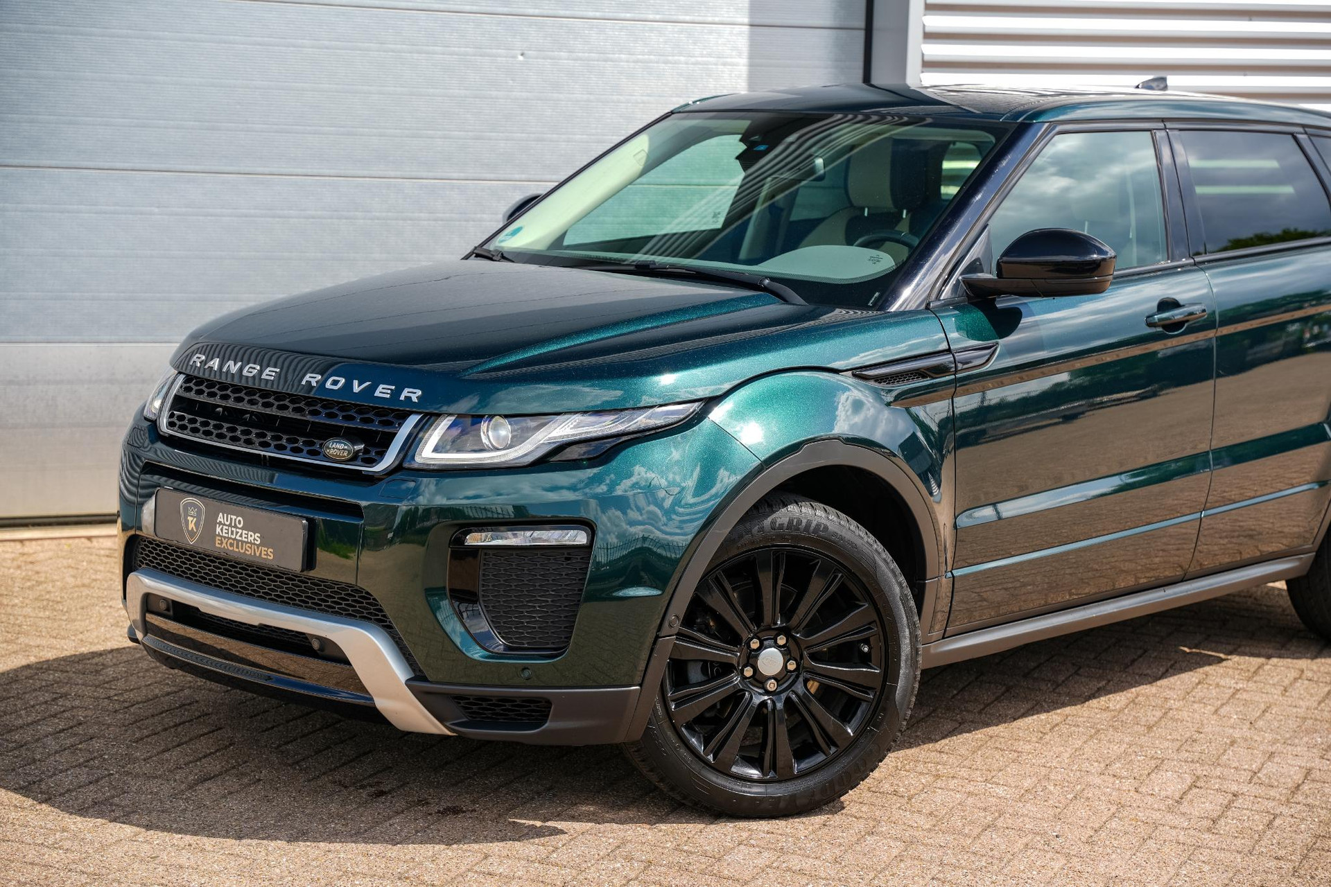 Land Rover Range Rover Evoque 2.0 Si4 SE Dynamic 2016 AINTREE GREEN 30