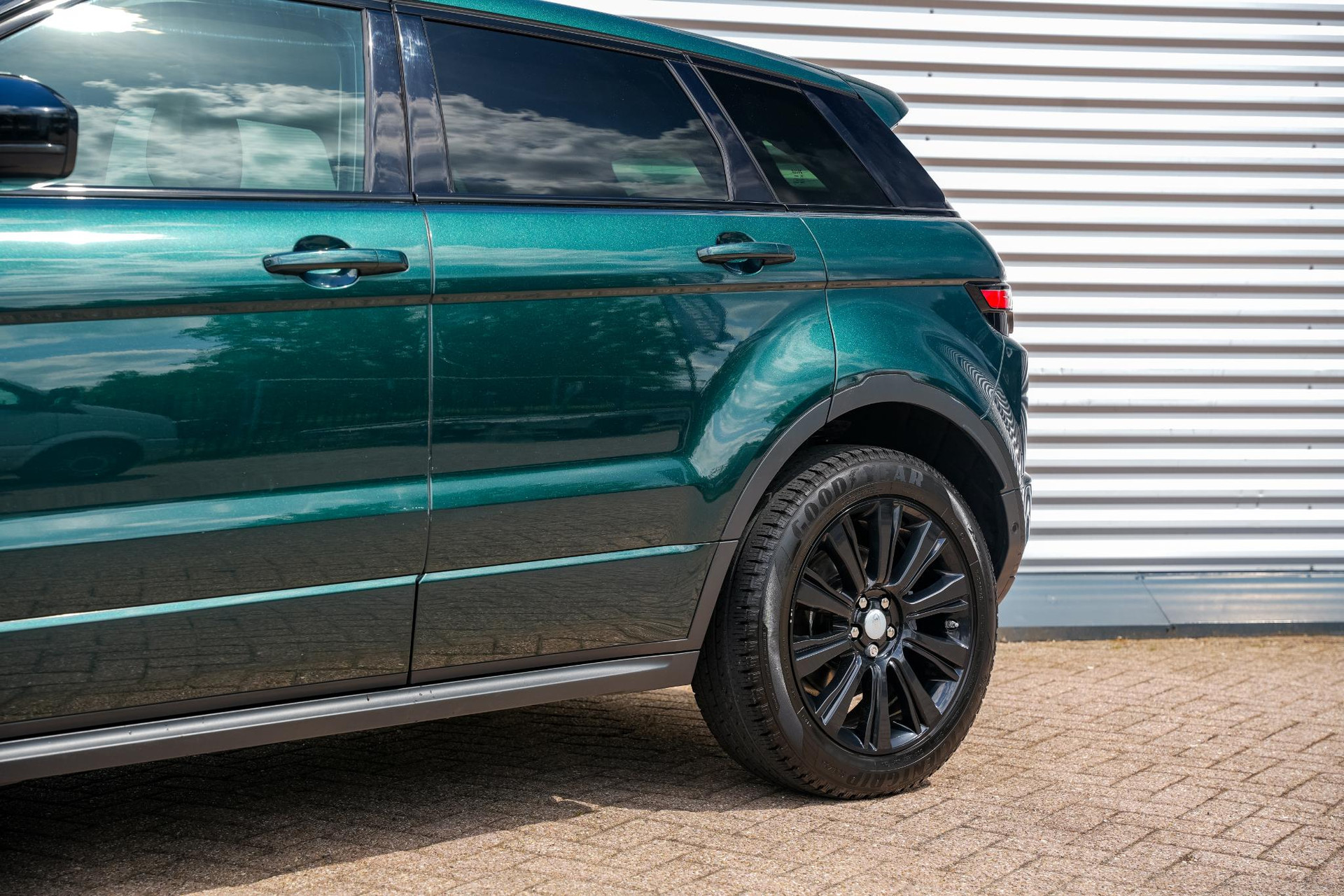 Land Rover Range Rover Evoque 2.0 Si4 SE Dynamic 2016 AINTREE GREEN 31