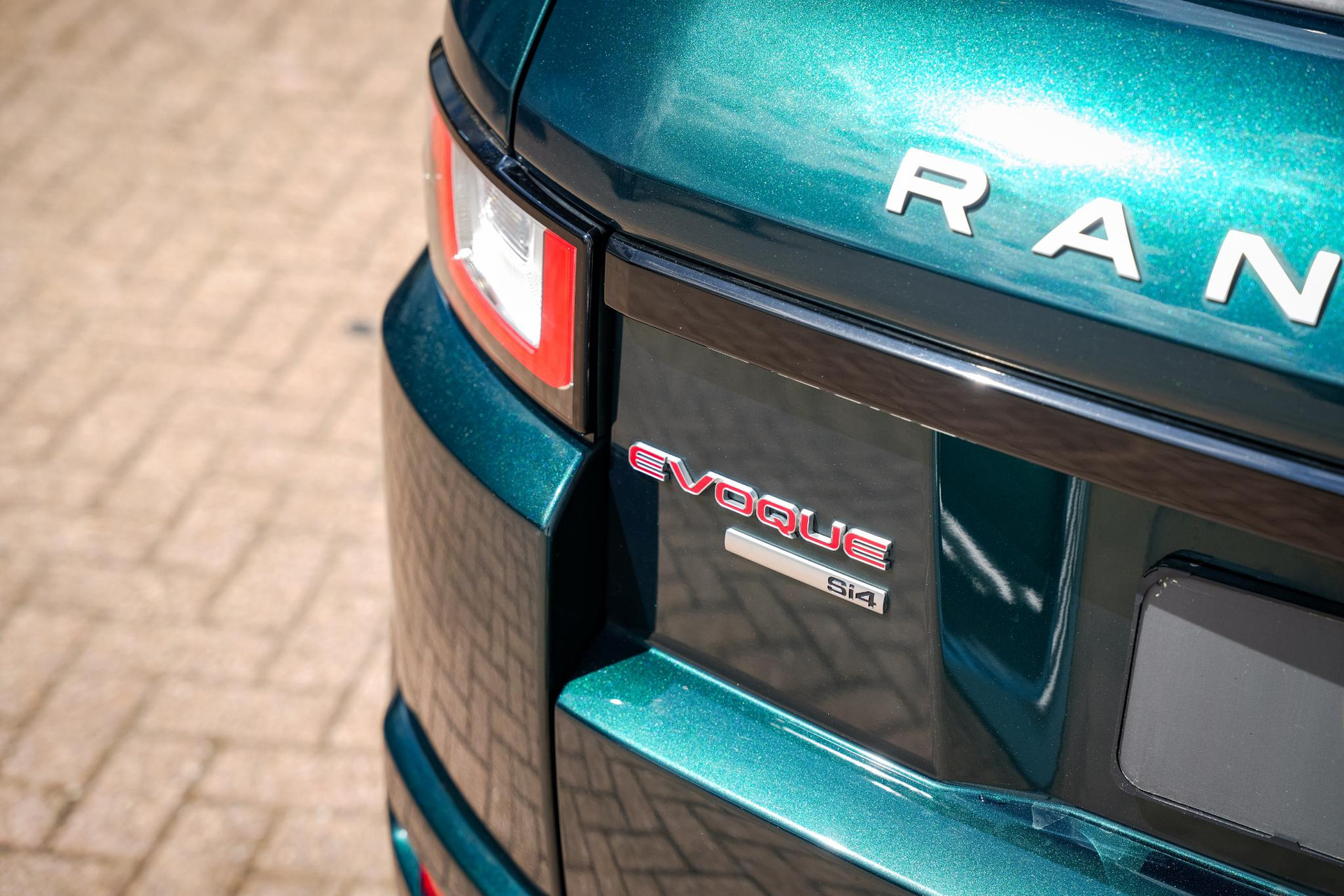 Land Rover Range Rover Evoque 2.0 Si4 SE Dynamic 2016 AINTREE GREEN 34