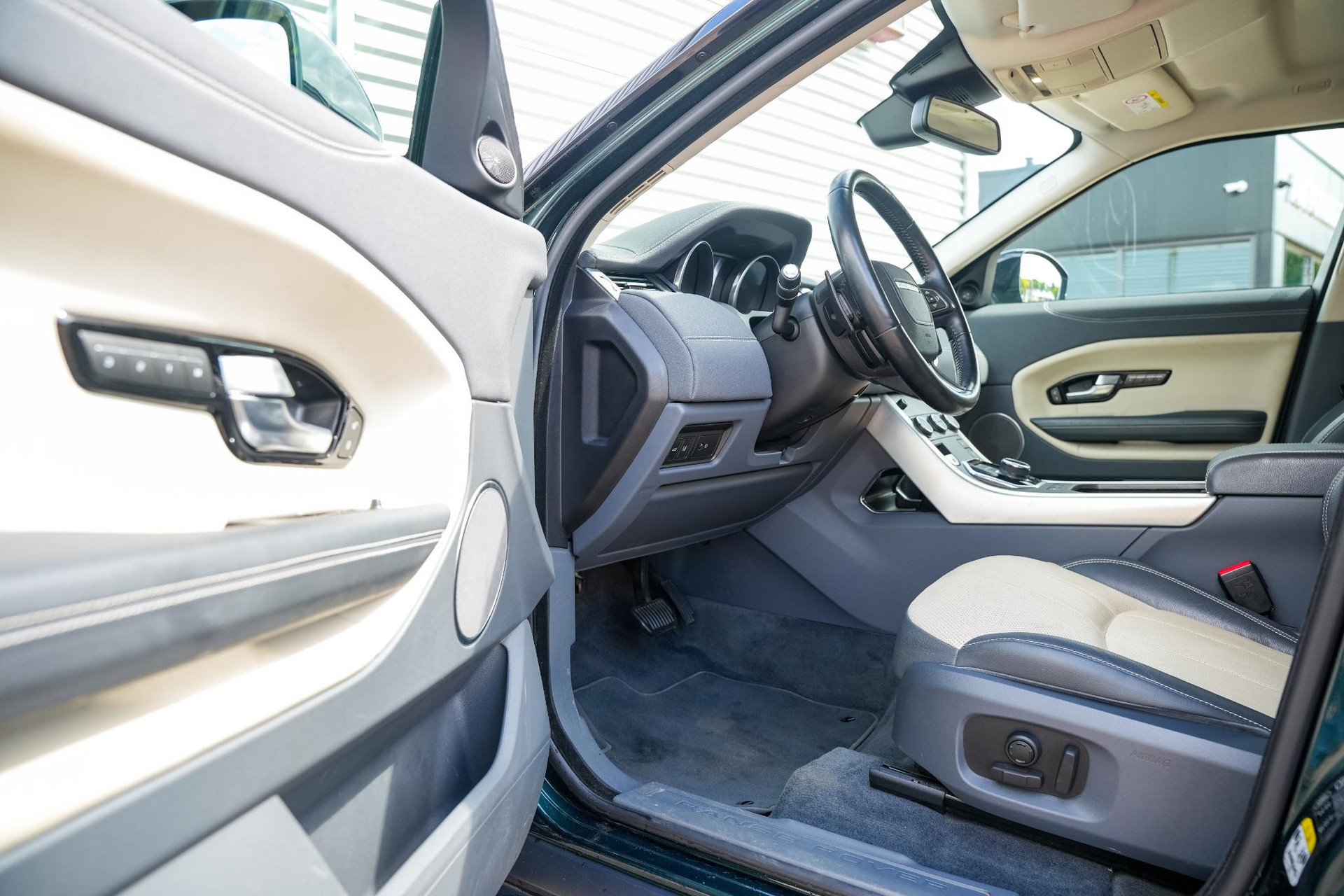 Land Rover Range Rover Evoque 2.0 Si4 SE Dynamic 2016 AINTREE GREEN 6