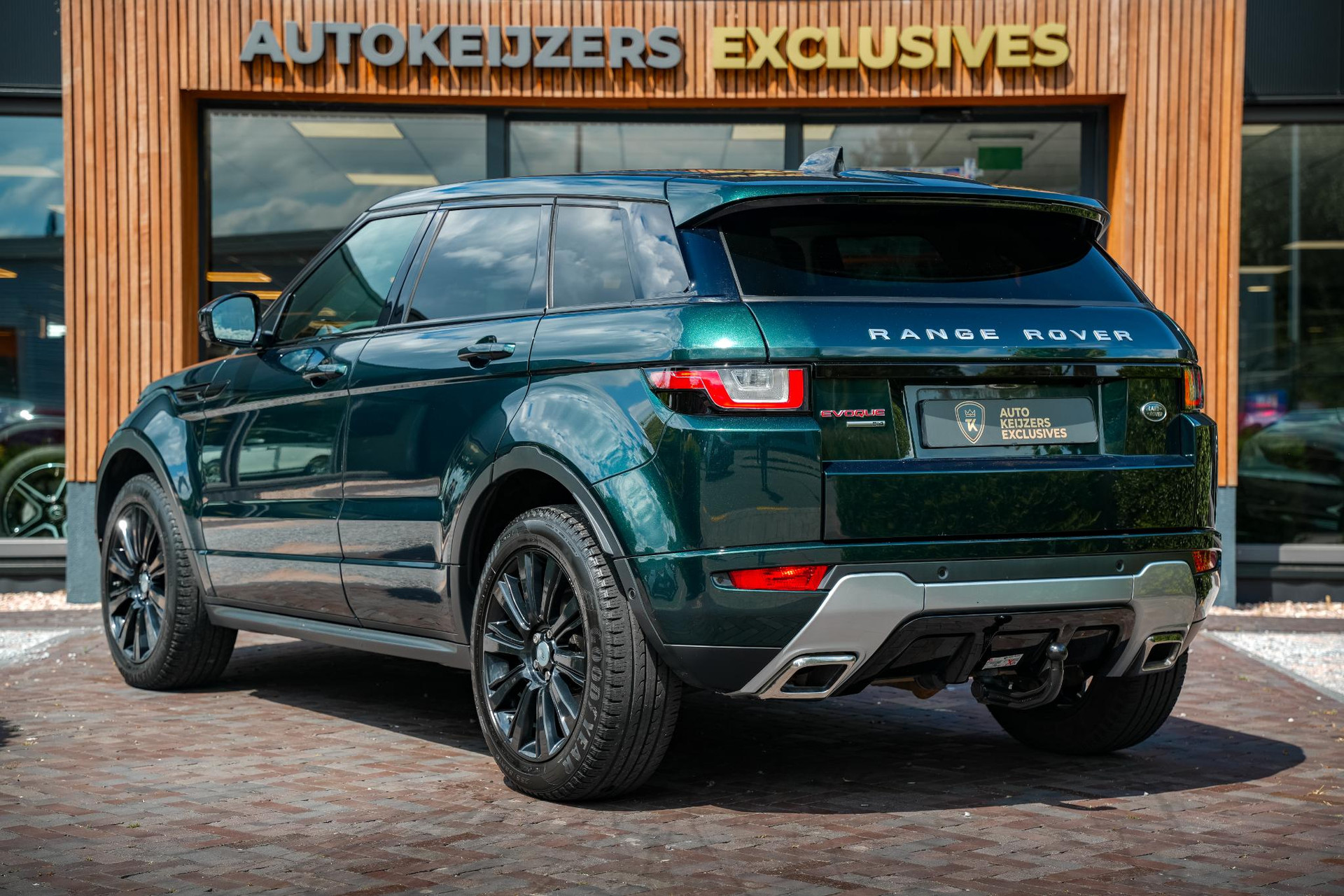 Land Rover Range Rover Evoque 2.0 Si4 SE Dynamic 2016 AINTREE GREEN 7
