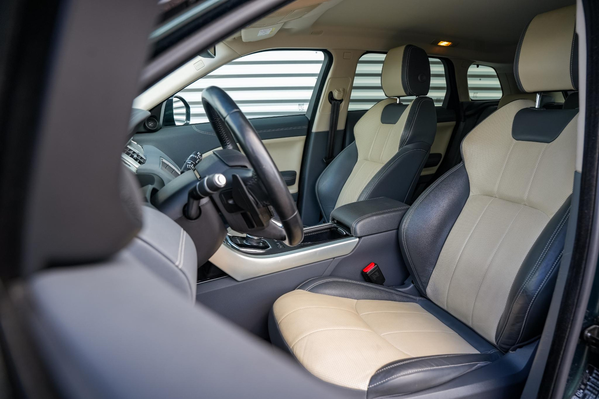 Land Rover Range Rover Evoque 2.0 Si4 SE Dynamic 2016 AINTREE GREEN 8