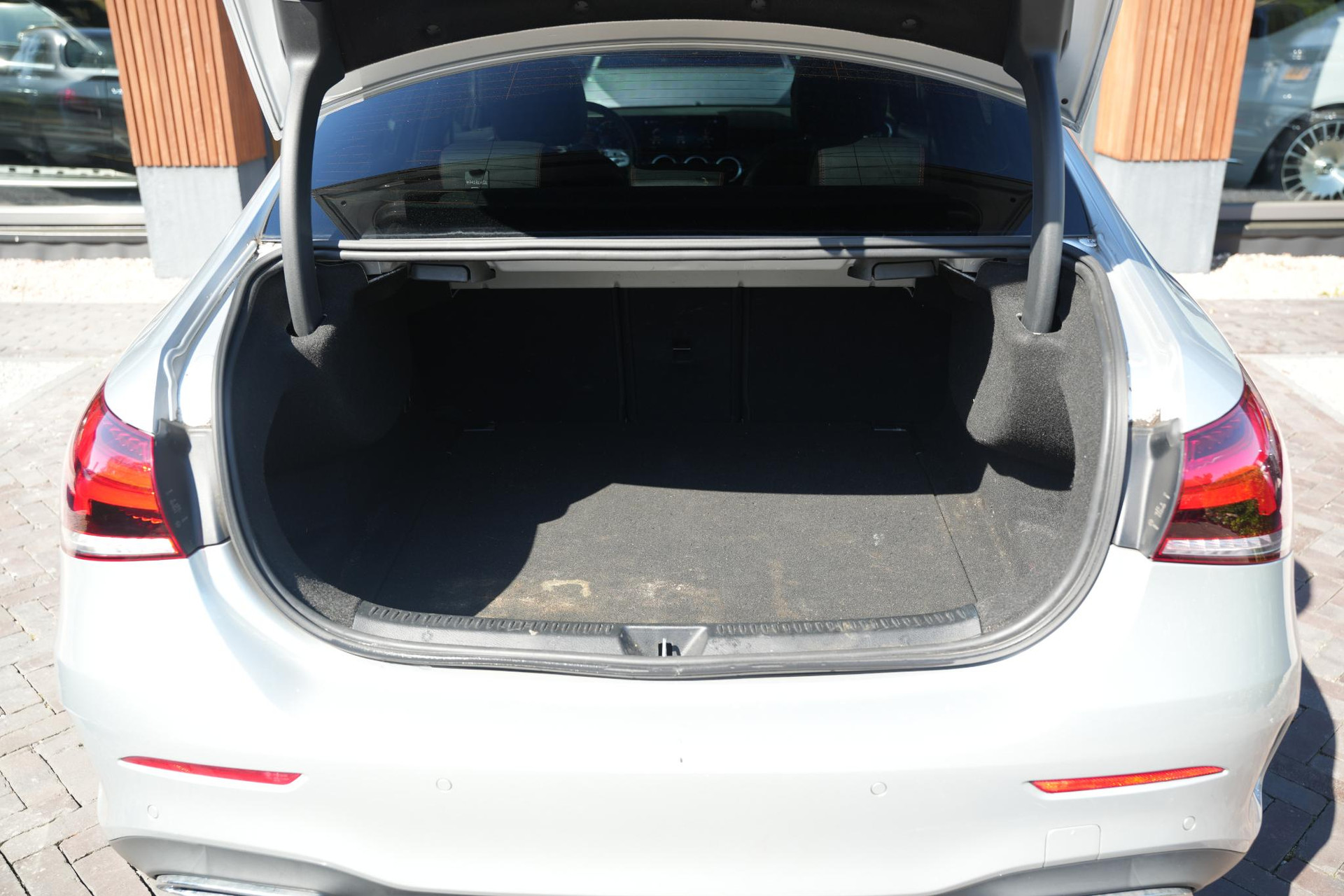 Mercedes-Benz A-Klasse 200 Business Solution AMG 2020 IRIDIUM SILVER - METALLIC FINISH (775U) 13