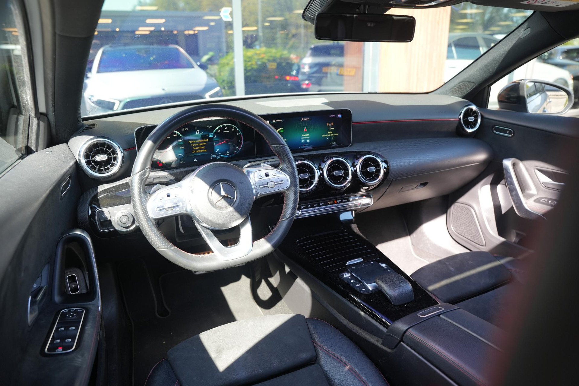 Mercedes-Benz A-Klasse 200 Business Solution AMG 2020 IRIDIUM SILVER - METALLIC FINISH (775U) 2