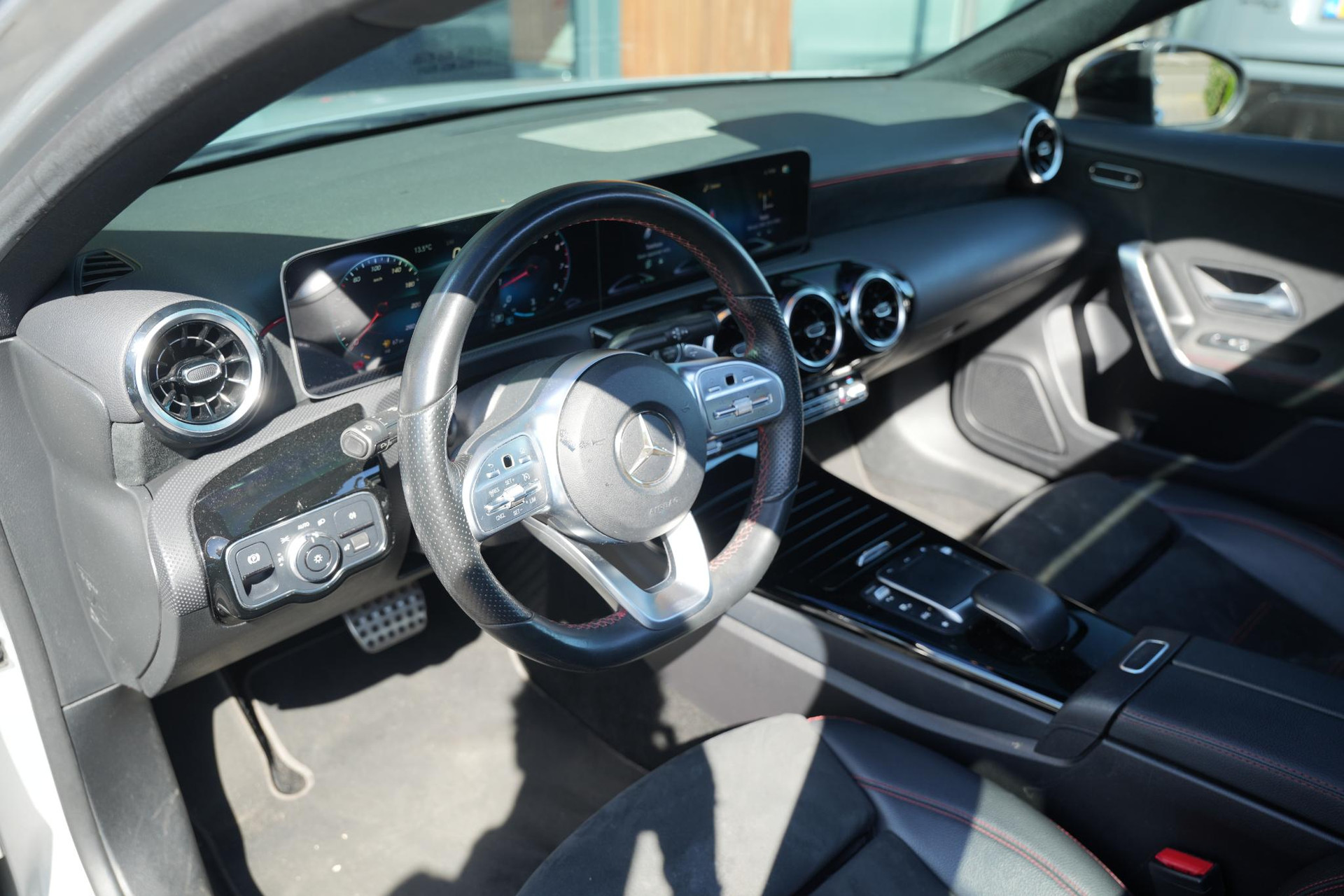 Mercedes-Benz A-Klasse 200 Business Solution AMG 2020 IRIDIUM SILVER - METALLIC FINISH (775U) 21