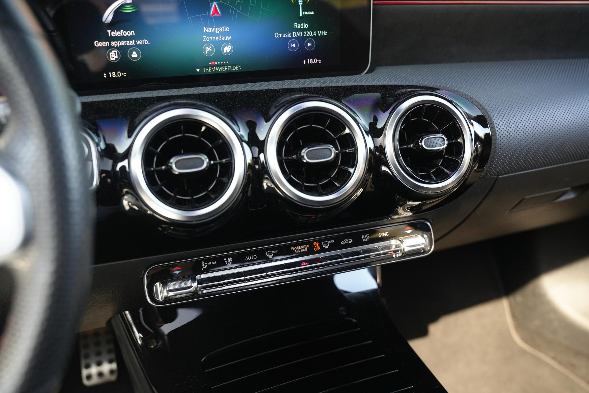 Mercedes-Benz A-Klasse 200 Business Solution AMG 2020 IRIDIUM SILVER - METALLIC FINISH (775U) 23