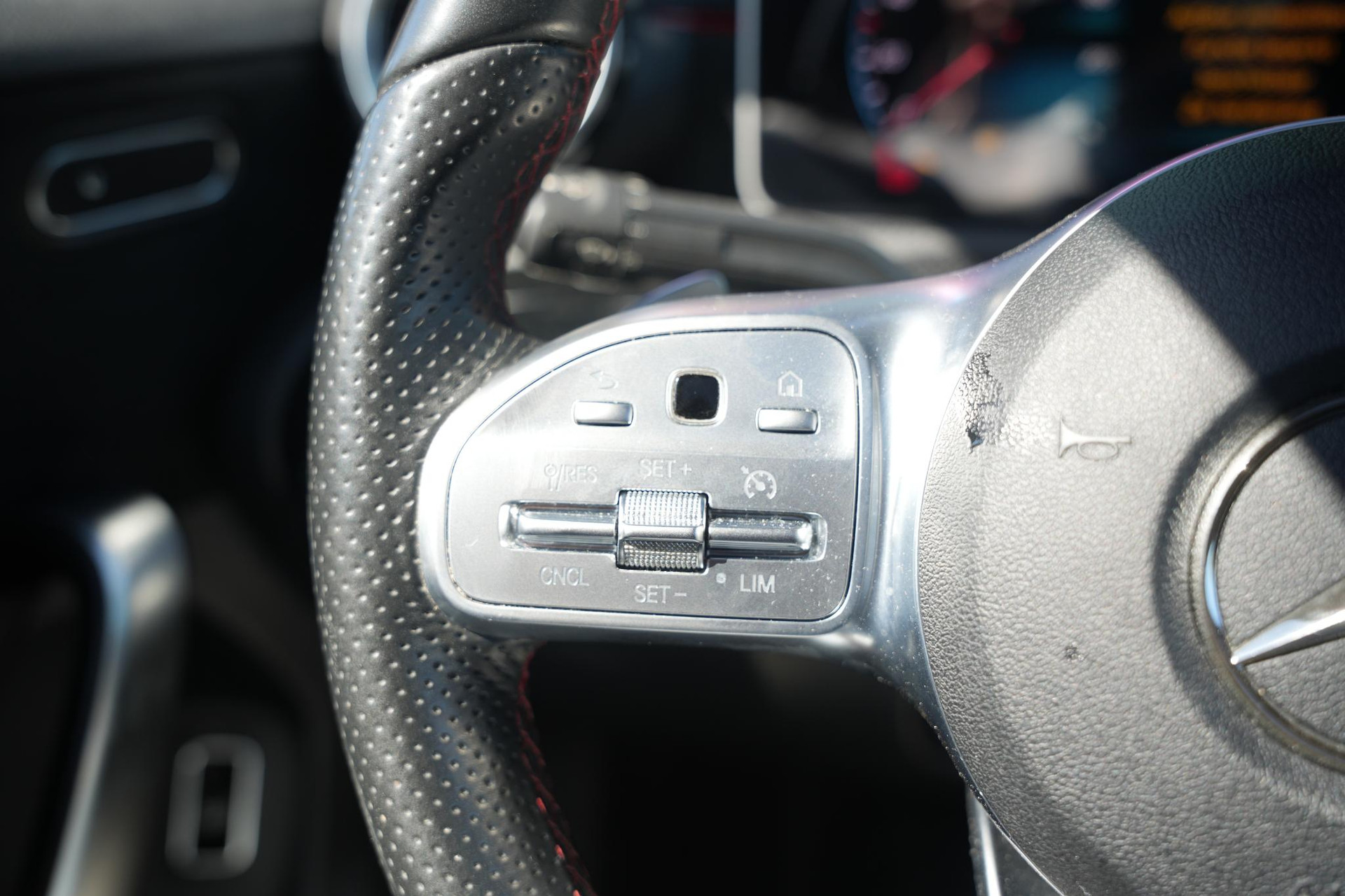 Mercedes-Benz A-Klasse 200 Business Solution AMG 2020 IRIDIUM SILVER - METALLIC FINISH (775U) 25