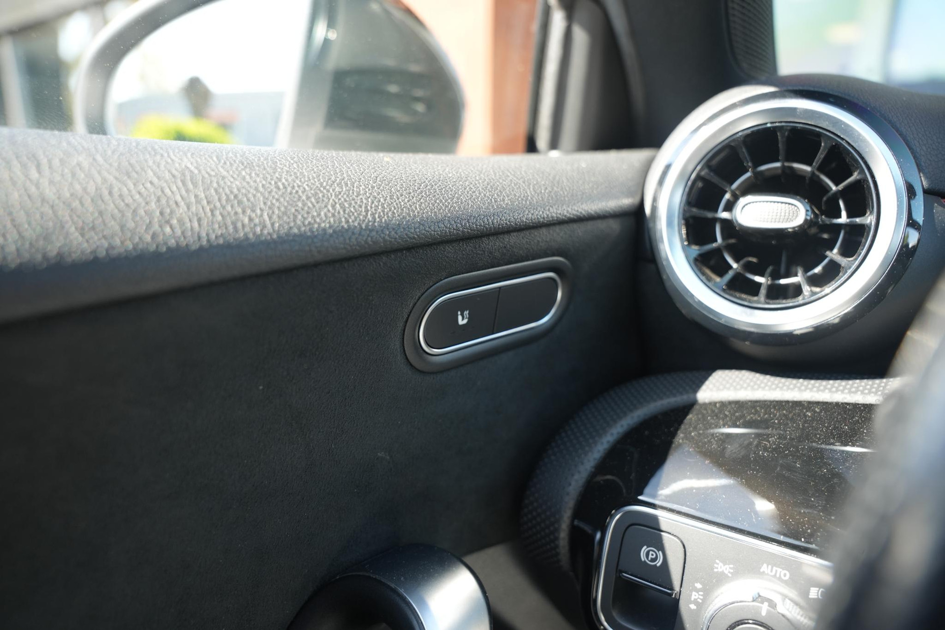 Mercedes-Benz A-Klasse 200 Business Solution AMG 2020 IRIDIUM SILVER - METALLIC FINISH (775U) 28