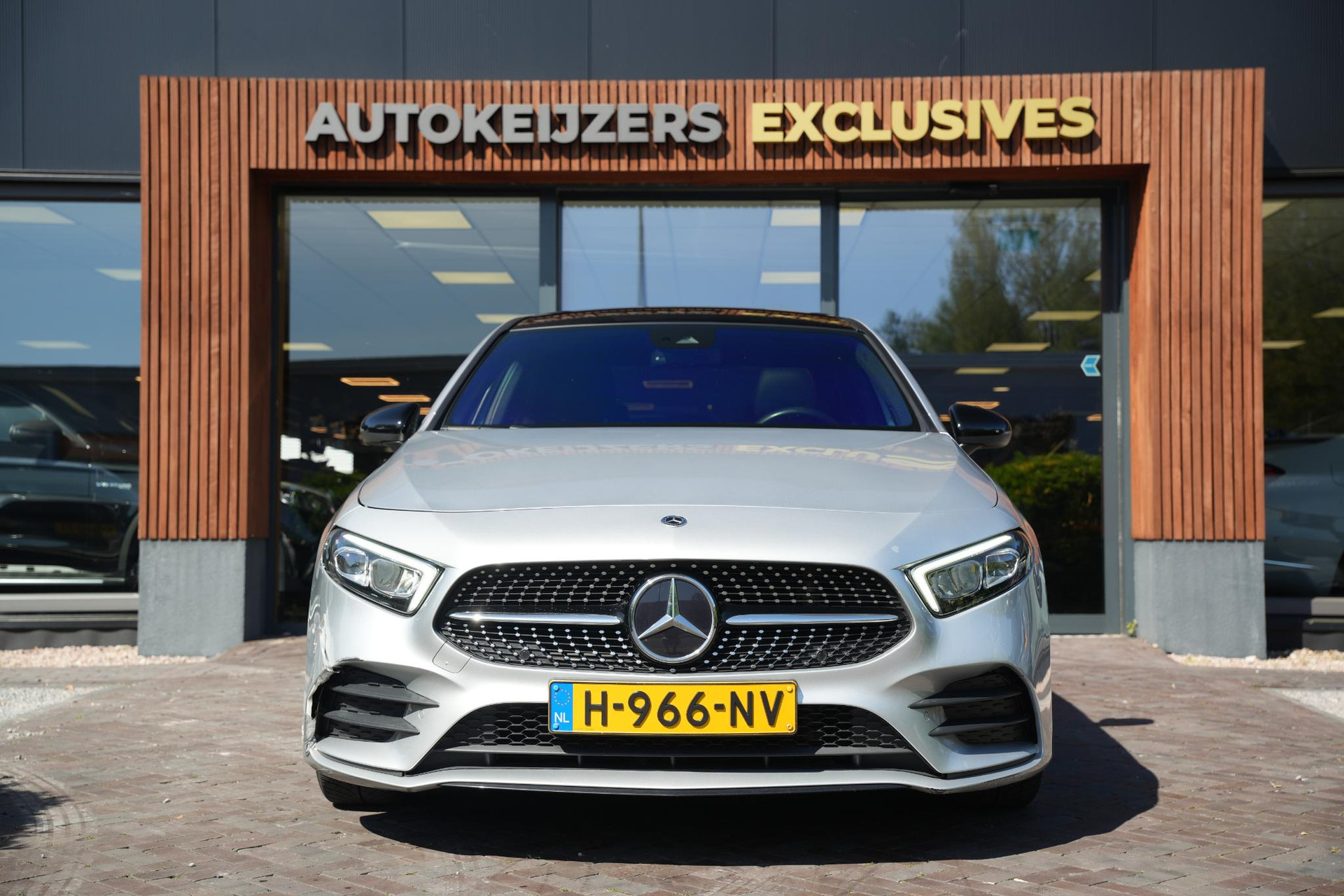 Mercedes-Benz A-Klasse 200 Business Solution AMG 2020 IRIDIUM SILVER - METALLIC FINISH (775U) 3