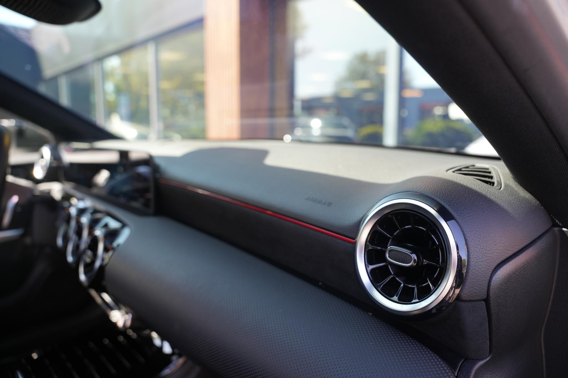 Mercedes-Benz A-Klasse 200 Business Solution AMG 2020 IRIDIUM SILVER - METALLIC FINISH (775U) 35