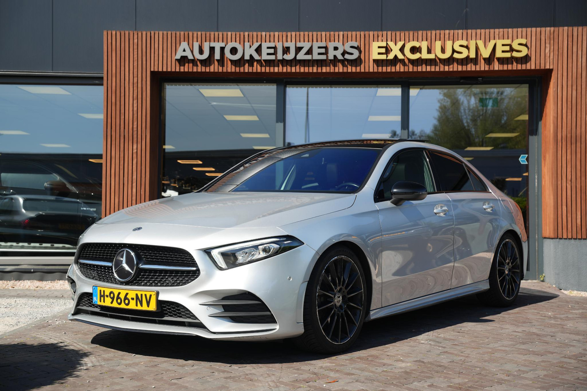 Mercedes-Benz A-Klasse 200 Business Solution AMG 2020 IRIDIUM SILVER - METALLIC FINISH (775U) 9