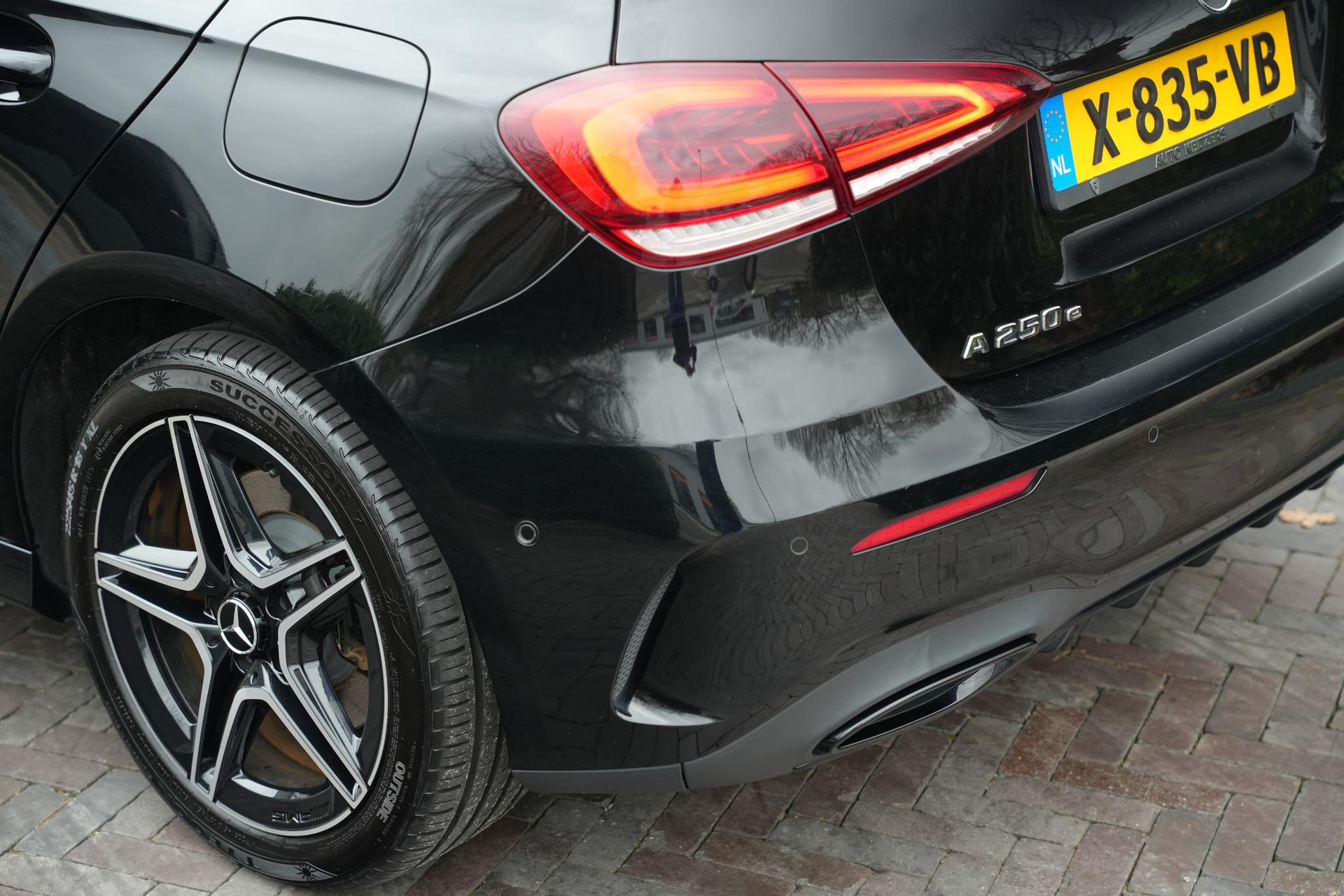 Mercedes-Benz A-Klasse 250 e Business Solution AMG Limited 2020  17