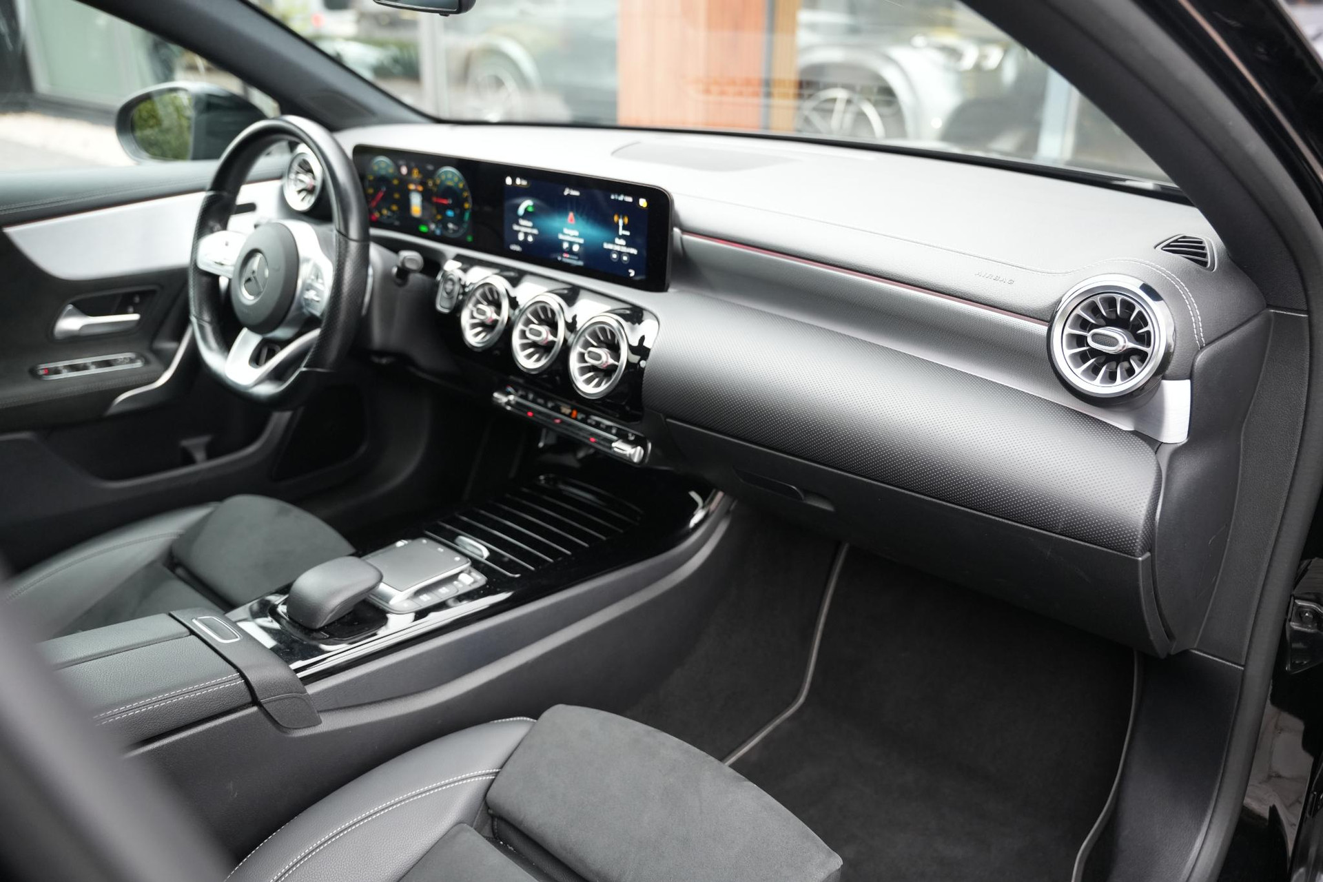 Mercedes-Benz A-Klasse 250 e Business Solution AMG Limited 2020  21