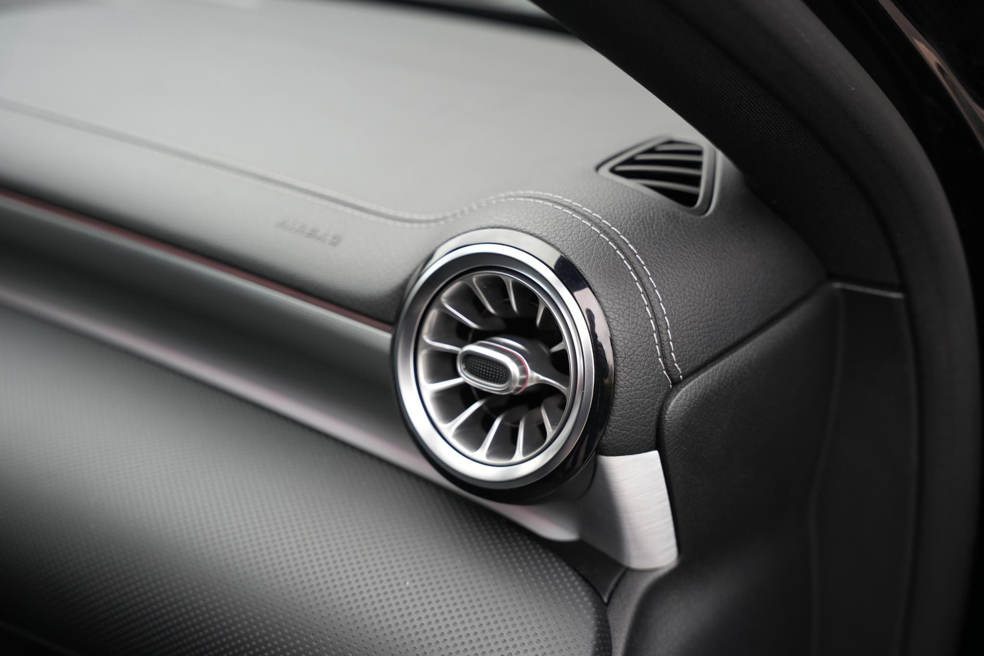 Mercedes-Benz A-Klasse 250 e Business Solution AMG Limited 2020  23