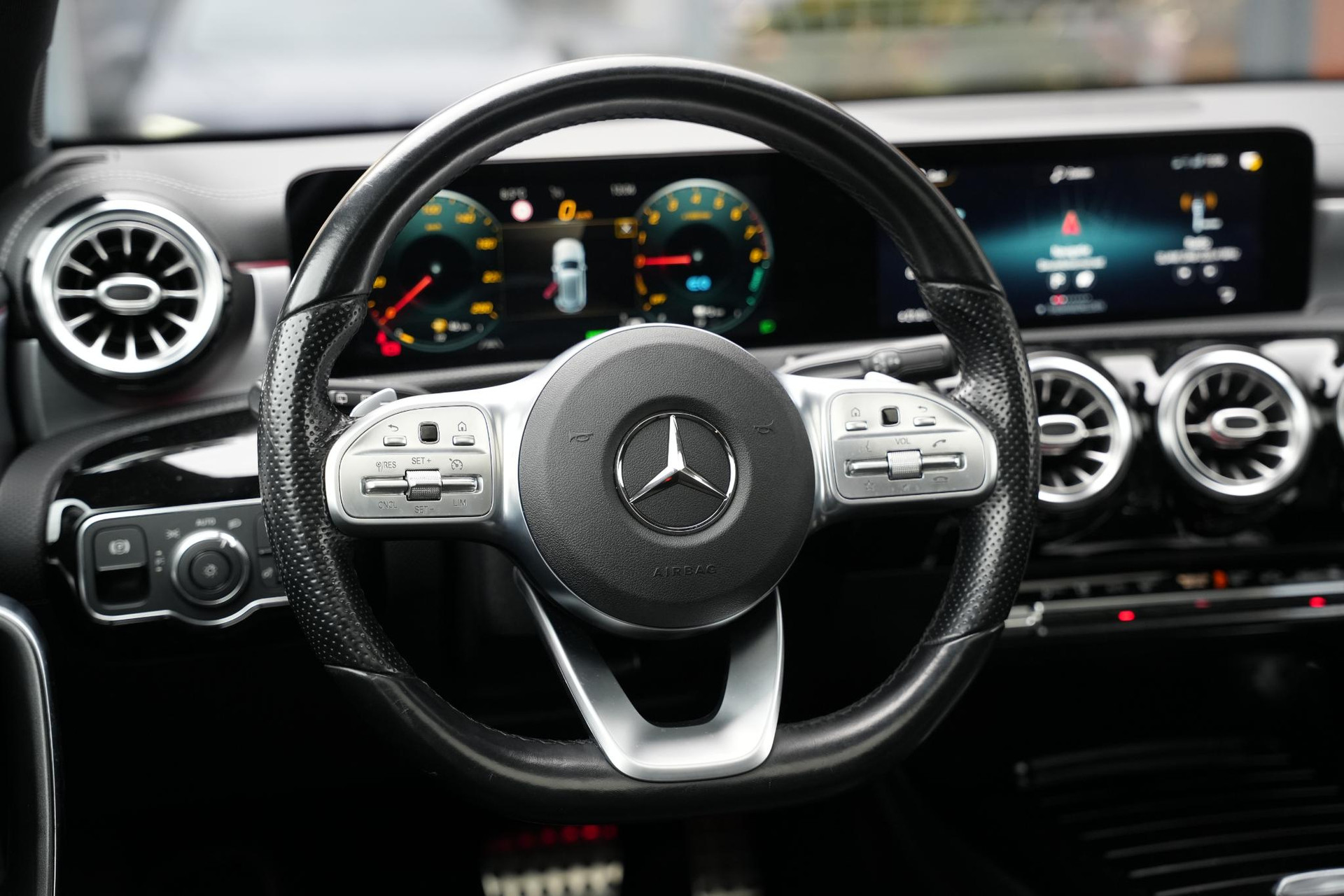 Mercedes-Benz A-Klasse 250 e Business Solution AMG Limited 2020  25