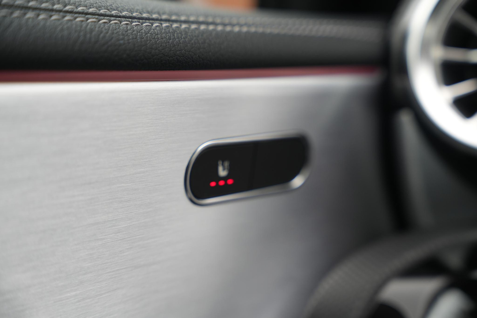 Mercedes-Benz A-Klasse 250 e Business Solution AMG Limited 2020  26