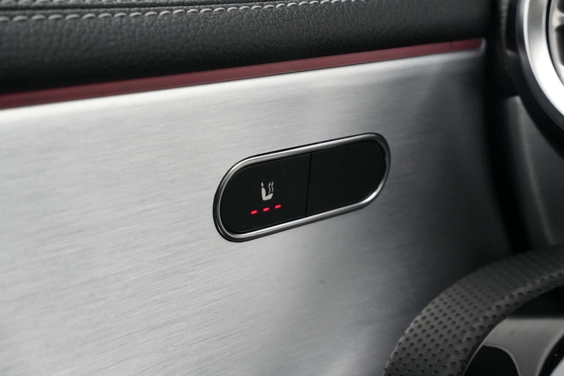 Mercedes-Benz A-Klasse 250 e Business Solution AMG Limited 2020  27