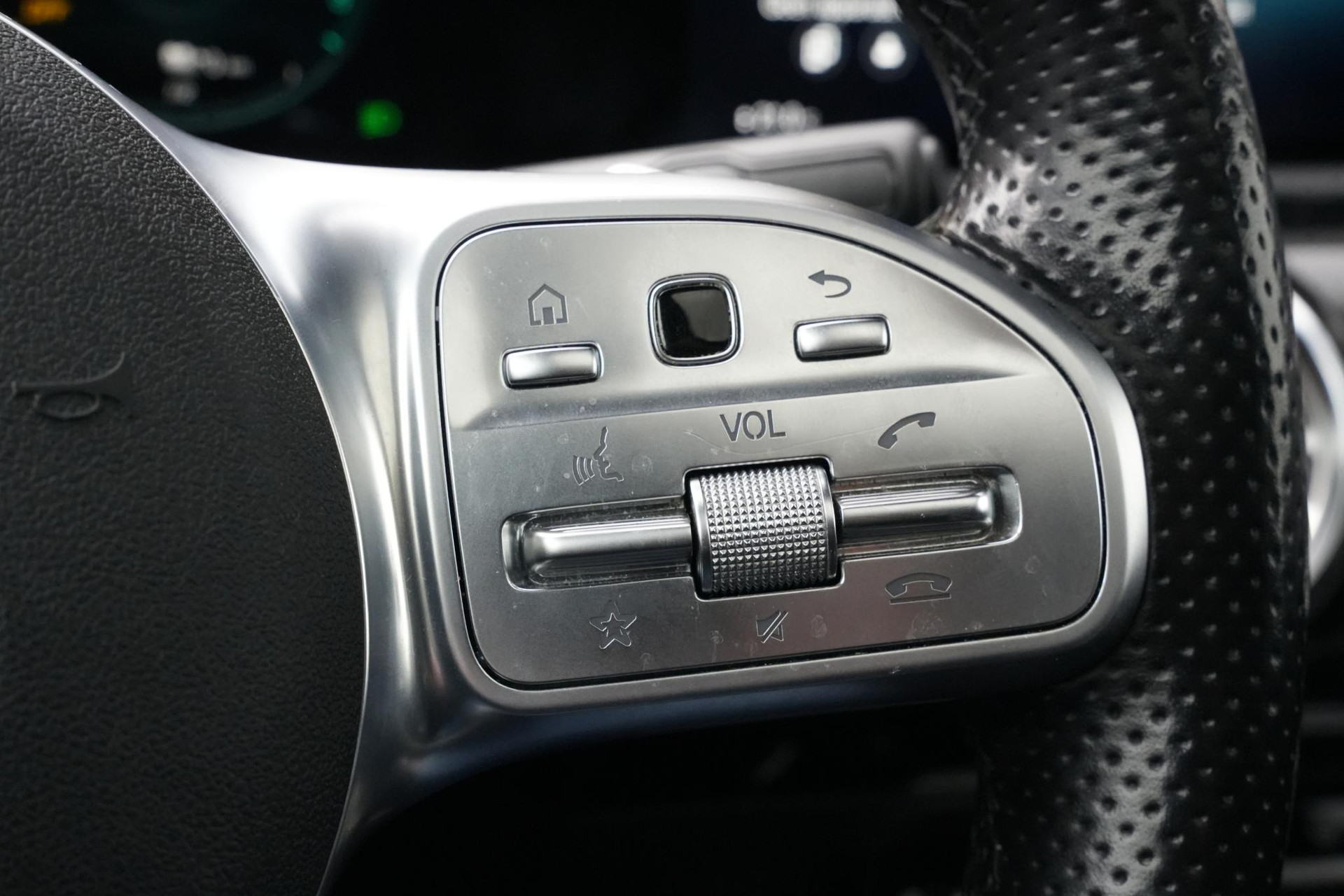 Mercedes-Benz A-Klasse 250 e Business Solution AMG Limited 2020  30