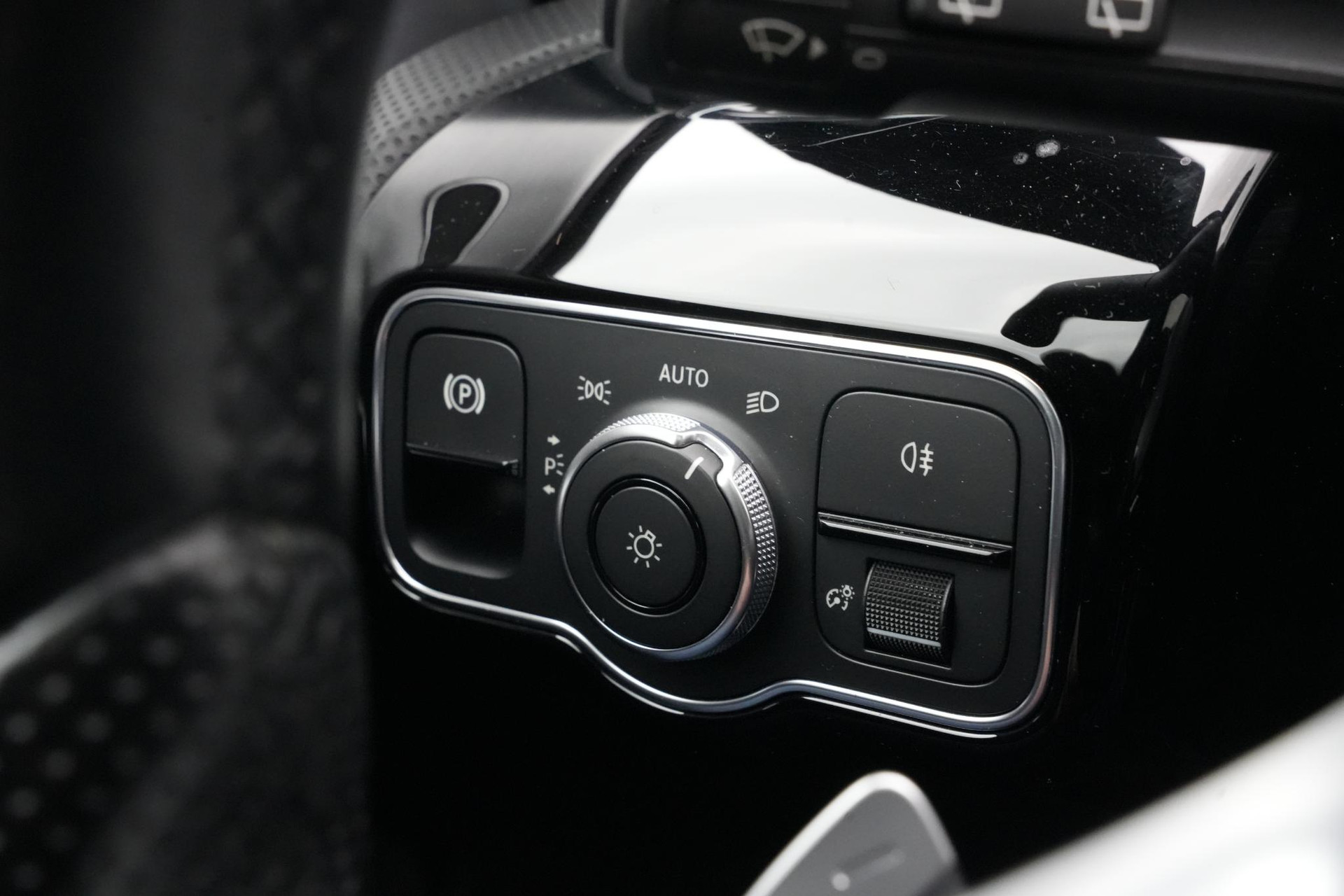 Mercedes-Benz A-Klasse 250 e Business Solution AMG Limited 2020  31