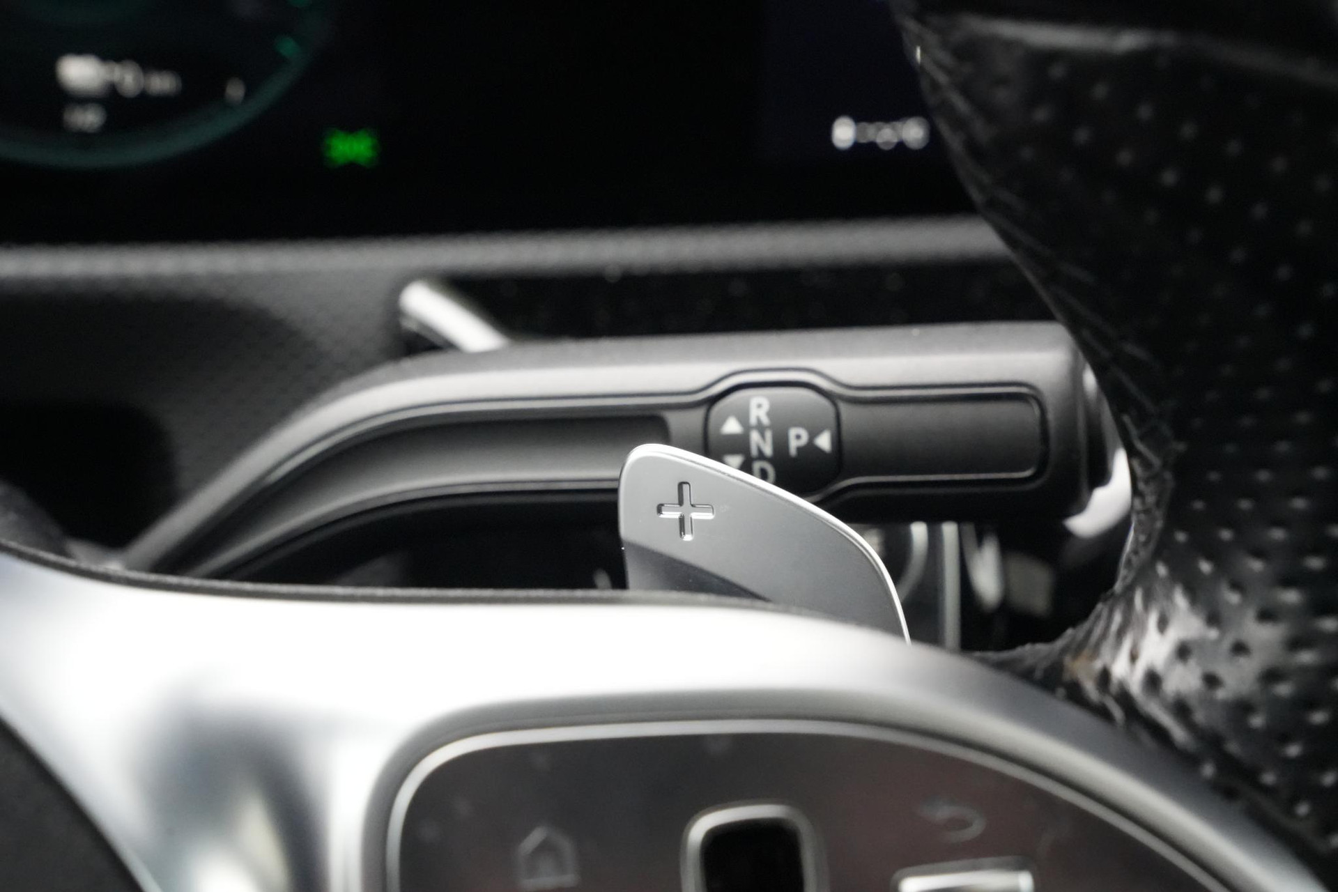 Mercedes-Benz A-Klasse 250 e Business Solution AMG Limited 2020  32