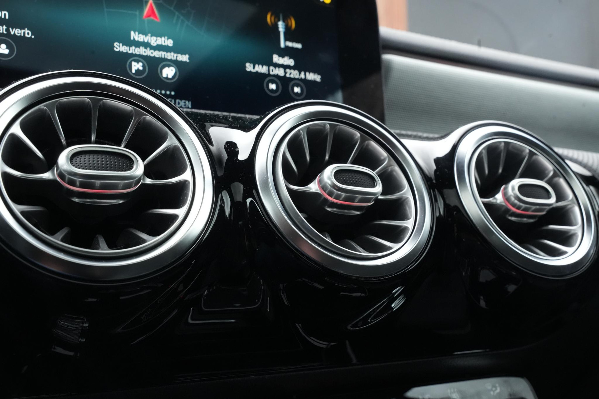 Mercedes-Benz A-Klasse 250 e Business Solution AMG Limited 2020  34