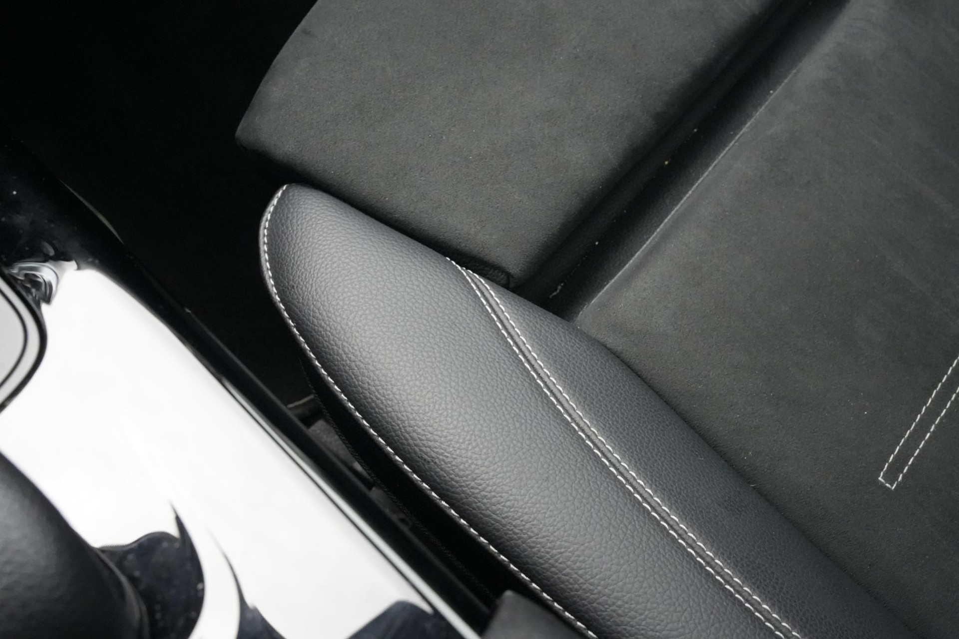 Mercedes-Benz A-Klasse 250 e Business Solution AMG Limited 2020  38