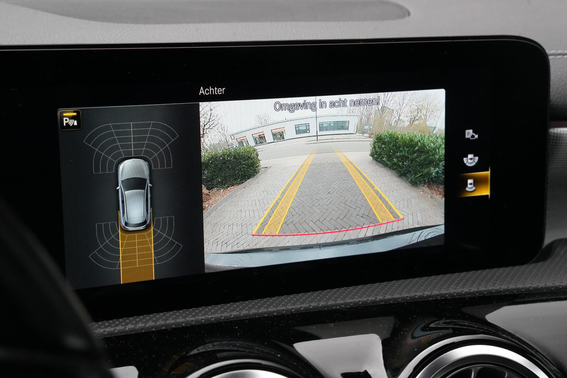 Mercedes-Benz A-Klasse 250 e Business Solution AMG Limited 2020  39