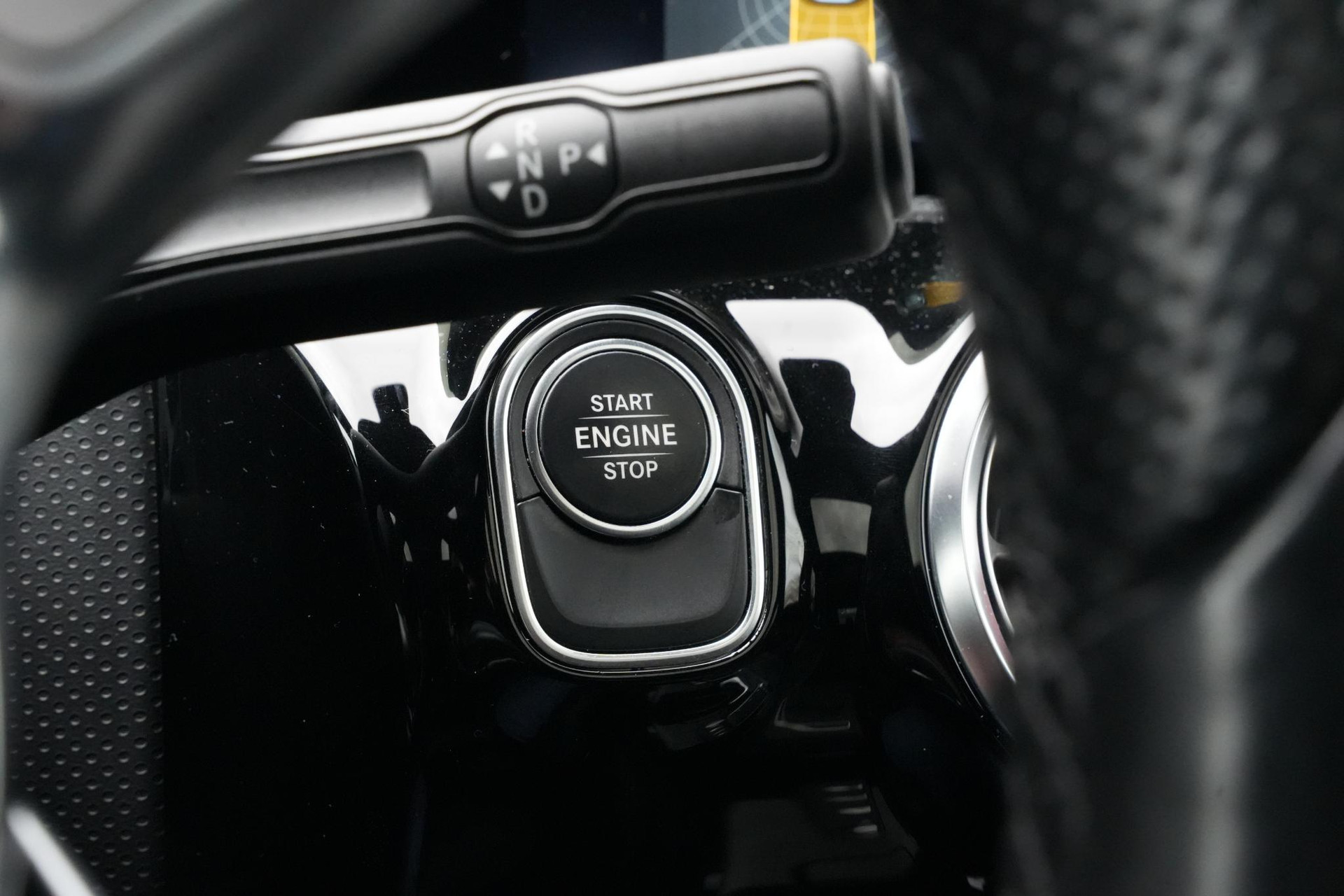 Mercedes-Benz A-Klasse 250 e Business Solution AMG Limited 2020  40