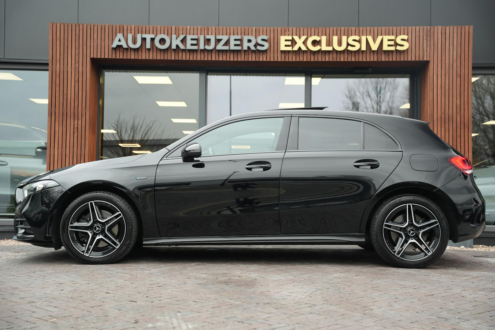 Mercedes-Benz A-Klasse 250 e Business Solution AMG Limited 2020  5