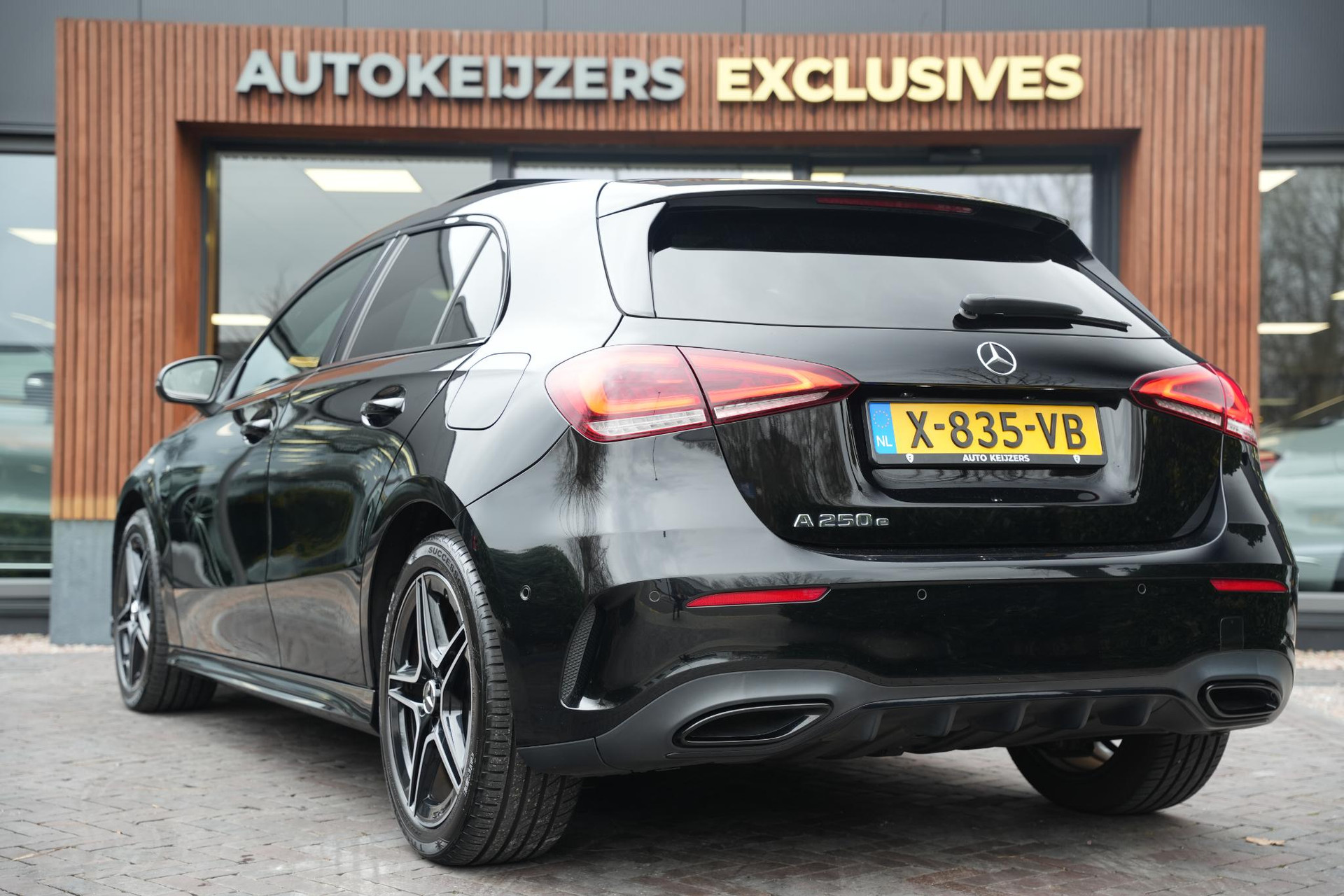 Mercedes-Benz A-Klasse 250 e Business Solution AMG Limited 2020  6