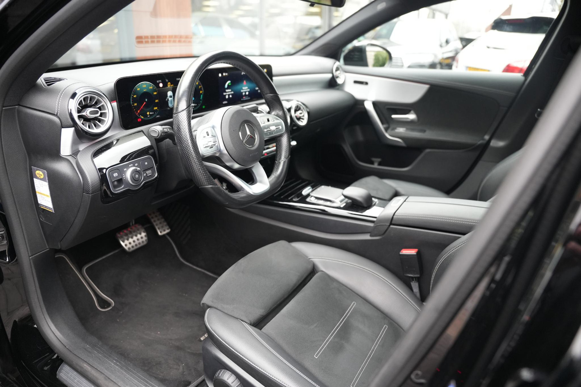 Mercedes-Benz A-Klasse 250 e Business Solution AMG Limited 2020  7