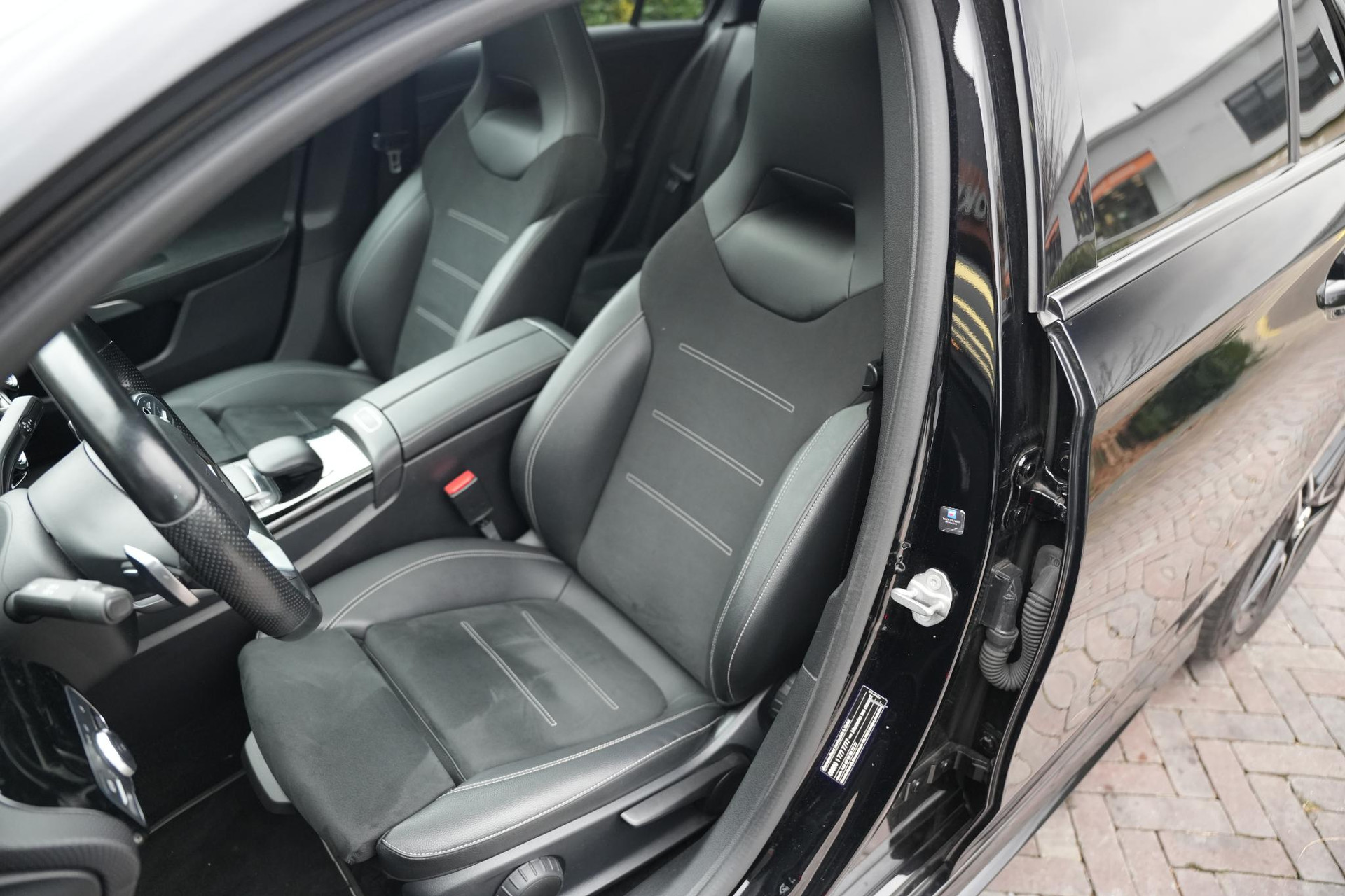 Mercedes-Benz A-Klasse 250 e Business Solution AMG Limited 2020  9