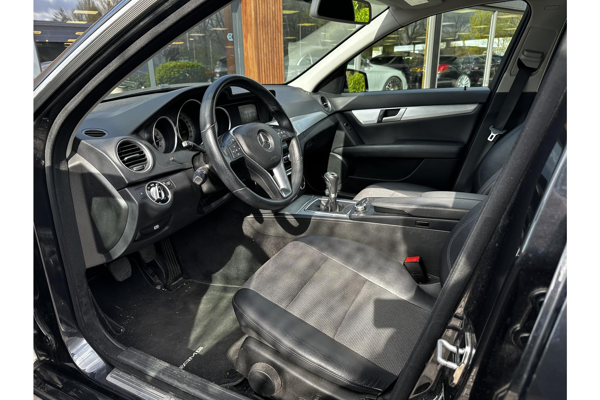 Mercedes-Benz C-Klasse 180 Business Class Avantgarde 2012 MAGNETITE BLACK - METALLIC FINISH (183U) 11