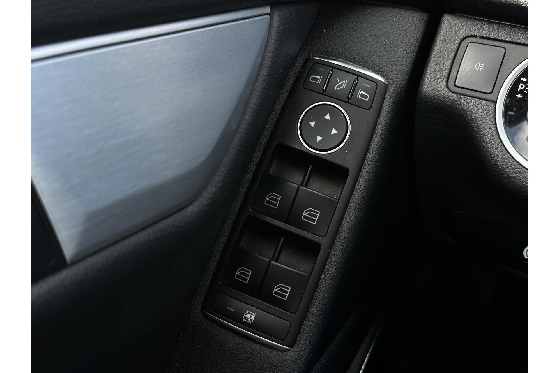 Mercedes-Benz C-Klasse 180 Business Class Avantgarde 2012 MAGNETITE BLACK - METALLIC FINISH (183U) 24