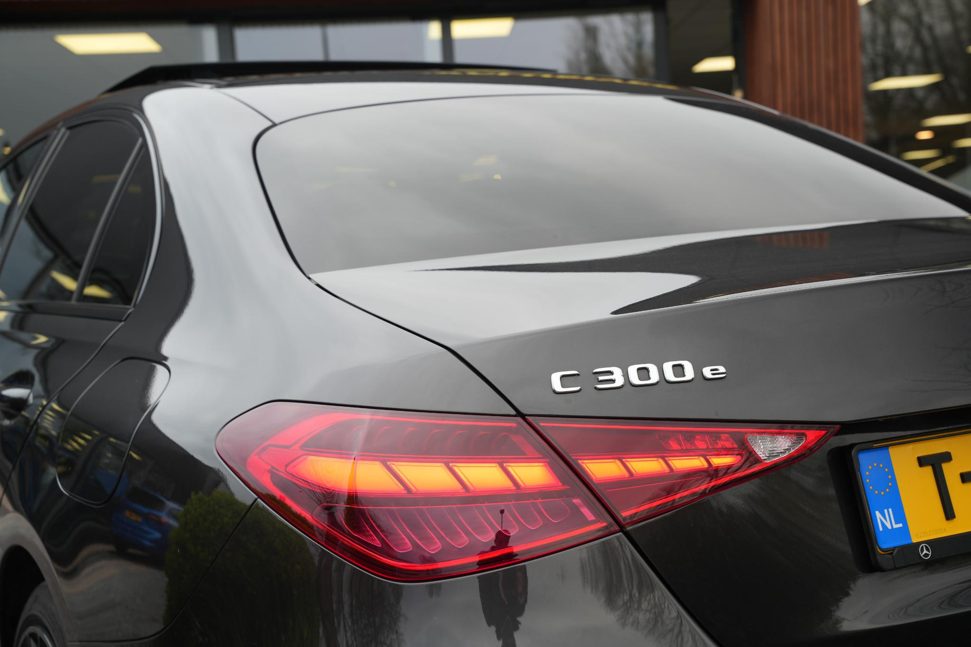 Mercedes-Benz C-Klasse 300 e AMG Line Limited 2022 GRAPHITE GRAY - METALLIC FINISH (831U) 15