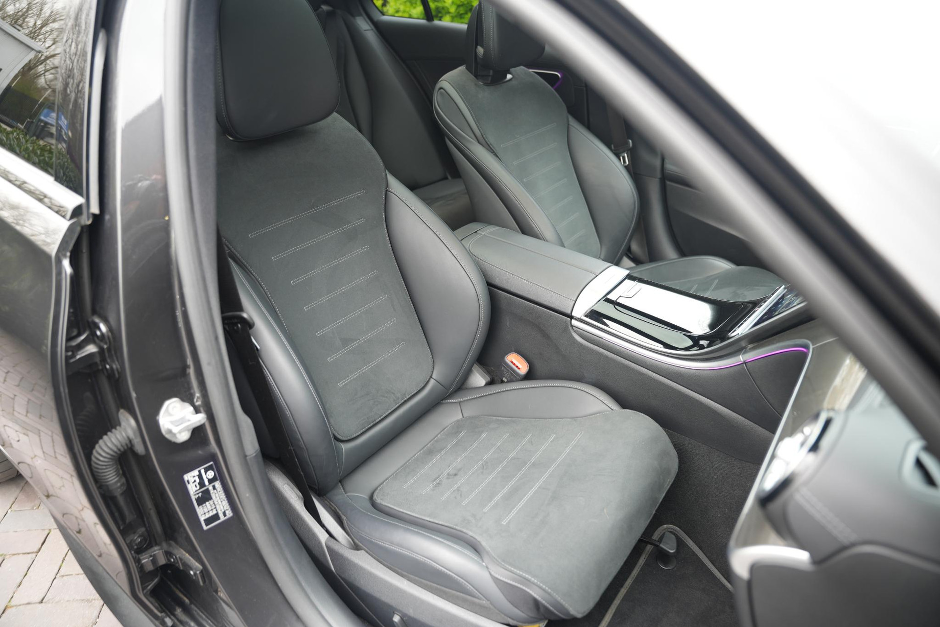 Mercedes-Benz C-Klasse 300 e AMG Line Limited 2022 GRAPHITE GRAY - METALLIC FINISH (831U) 23