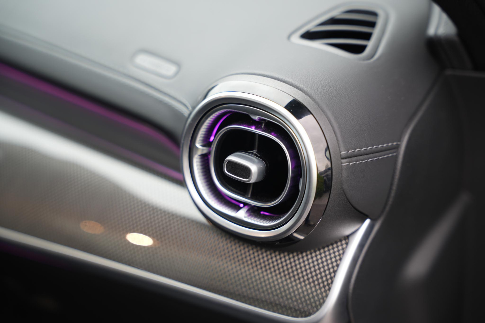 Mercedes-Benz C-Klasse 300 e AMG Line Limited 2022 GRAPHITE GRAY - METALLIC FINISH (831U) 25