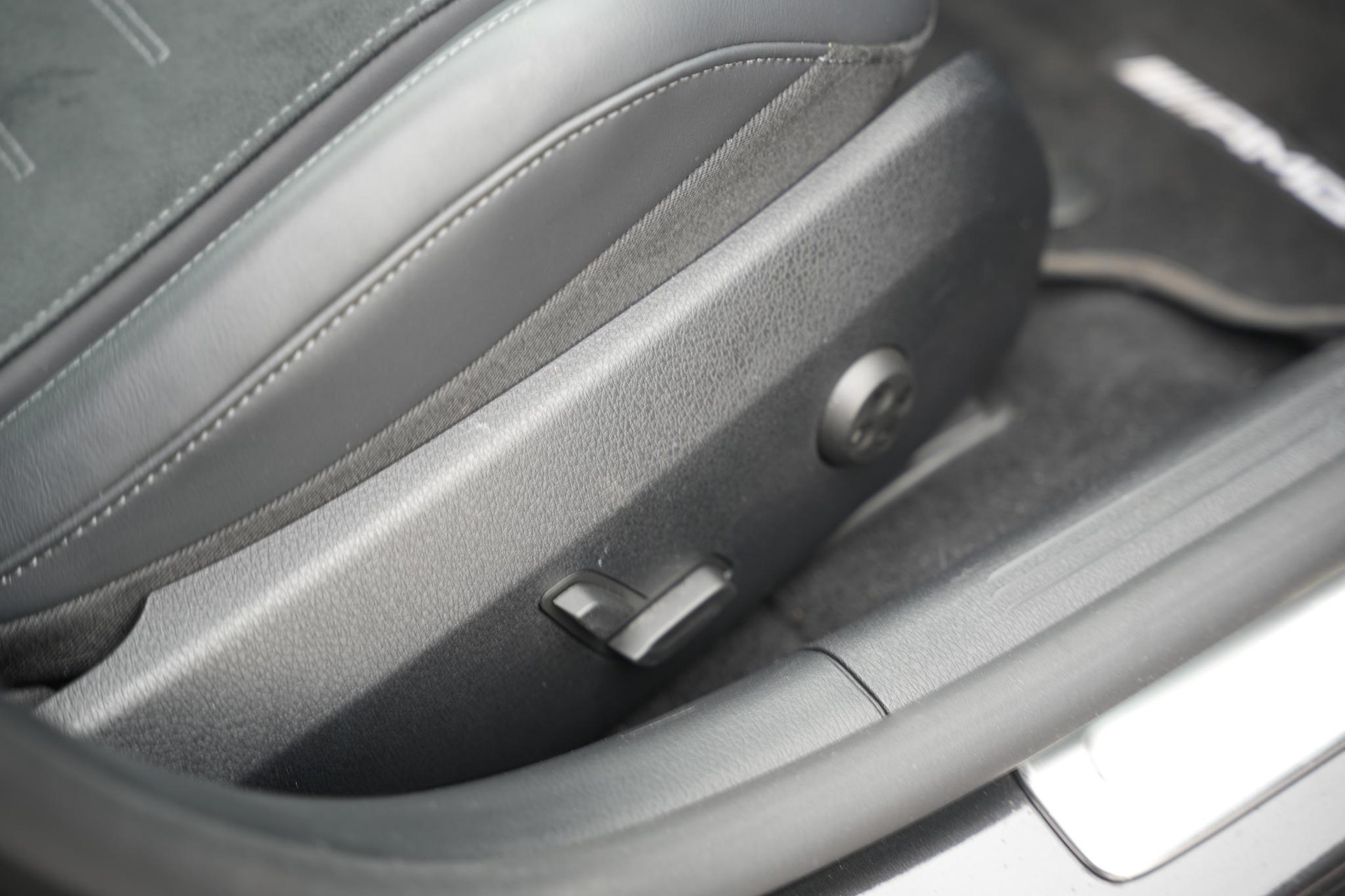 Mercedes-Benz C-Klasse 300 e AMG Line Limited 2022 GRAPHITE GRAY - METALLIC FINISH (831U) 27