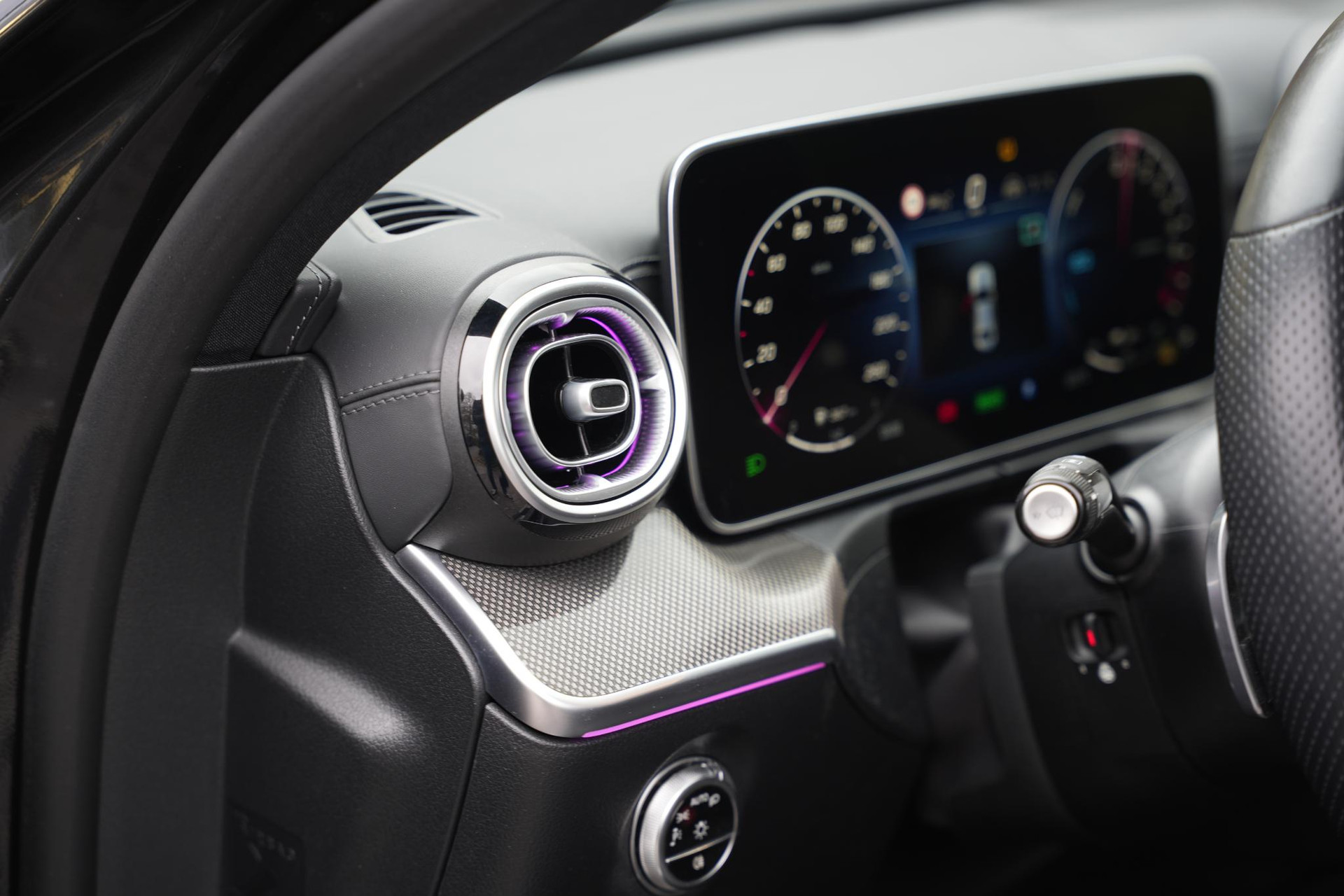 Mercedes-Benz C-Klasse 300 e AMG Line Limited 2022 GRAPHITE GRAY - METALLIC FINISH (831U) 30