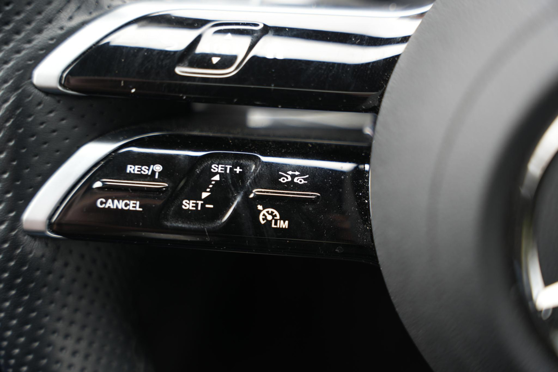 Mercedes-Benz C-Klasse 300 e AMG Line Limited 2022 GRAPHITE GRAY - METALLIC FINISH (831U) 32