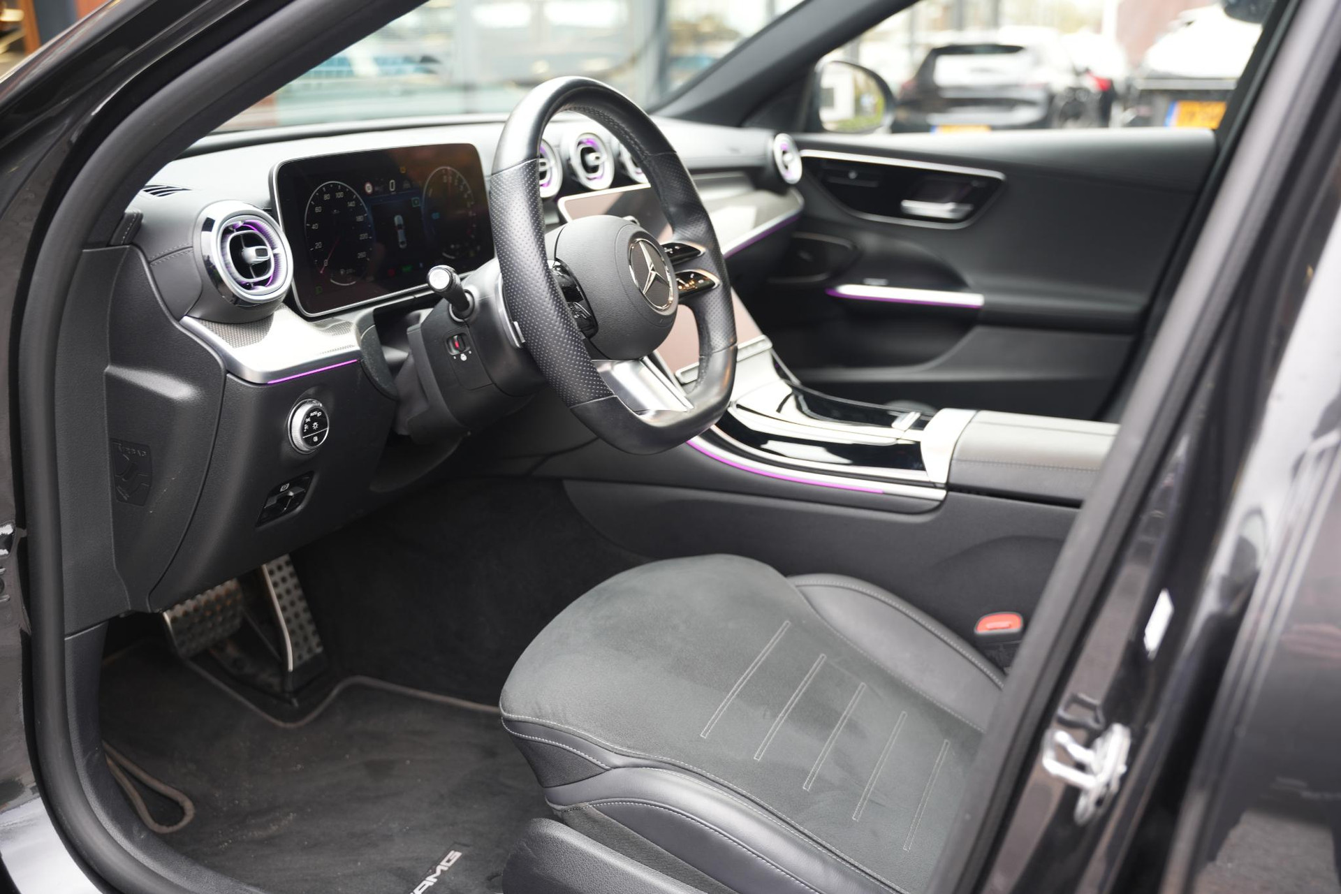 Mercedes-Benz C-Klasse 300 e AMG Line Limited 2022 GRAPHITE GRAY - METALLIC FINISH (831U) 4