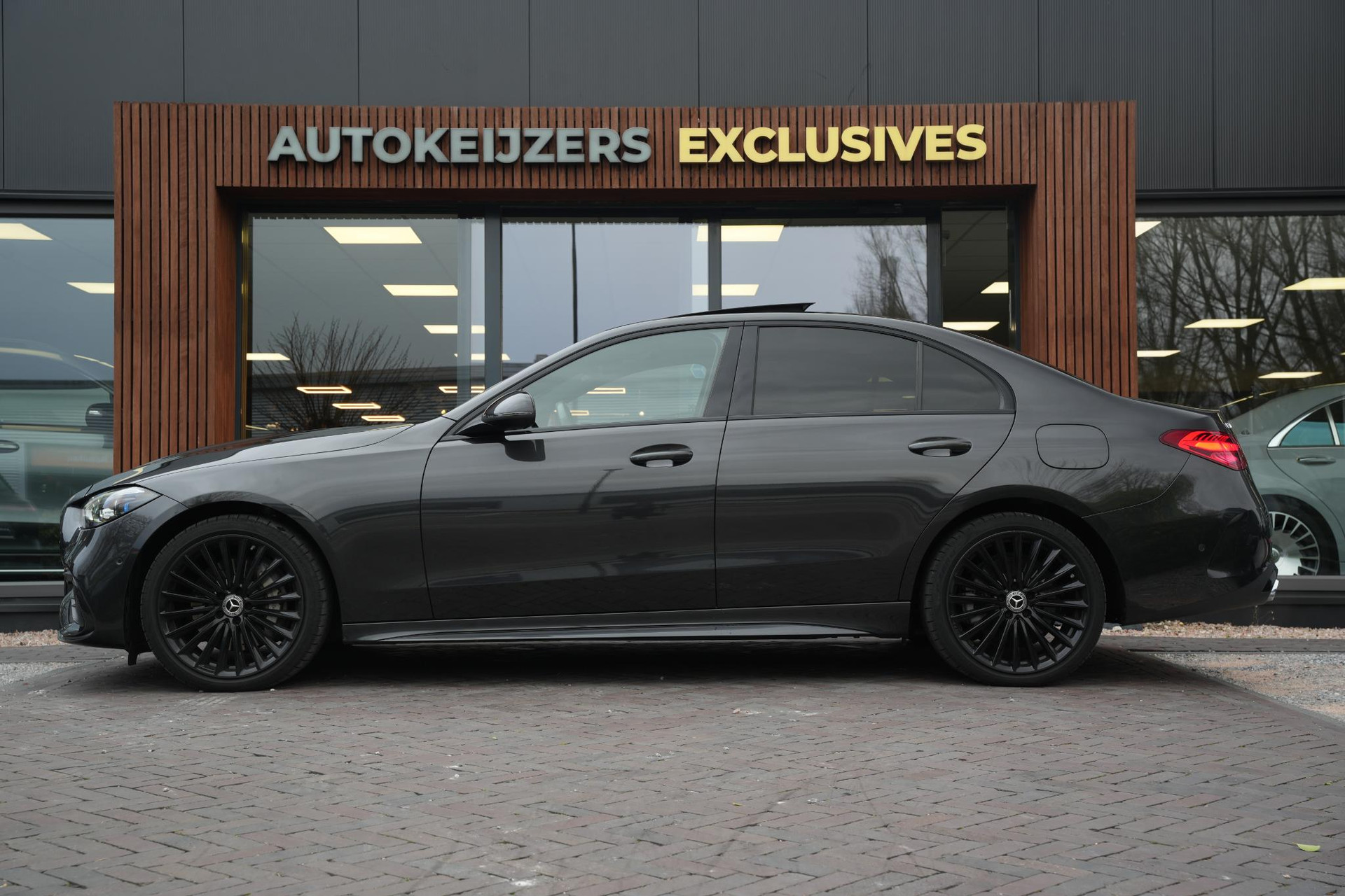 Mercedes-Benz C-Klasse 300 e AMG Line Limited 2022 GRAPHITE GRAY - METALLIC FINISH (831U) 5