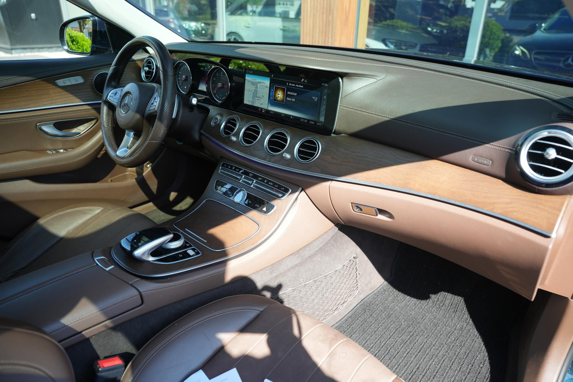 Mercedes-Benz E-Klasse 350 e Business Solution AMG Plus Upgrade Edition 2018 CALLAITE GREEN - METALLIC PAINT (997U) 15