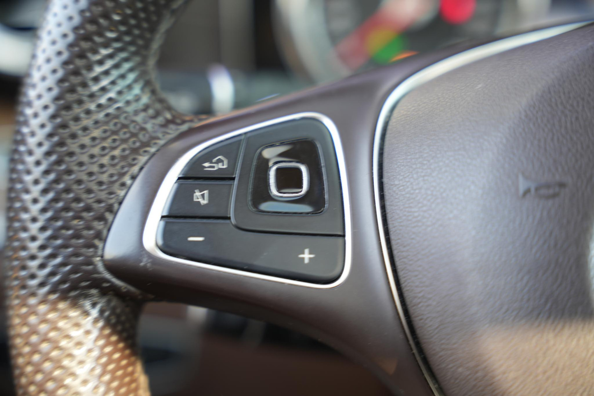 Mercedes-Benz E-Klasse 350 e Business Solution AMG Plus Upgrade Edition 2018 CALLAITE GREEN - METALLIC PAINT (997U) 24